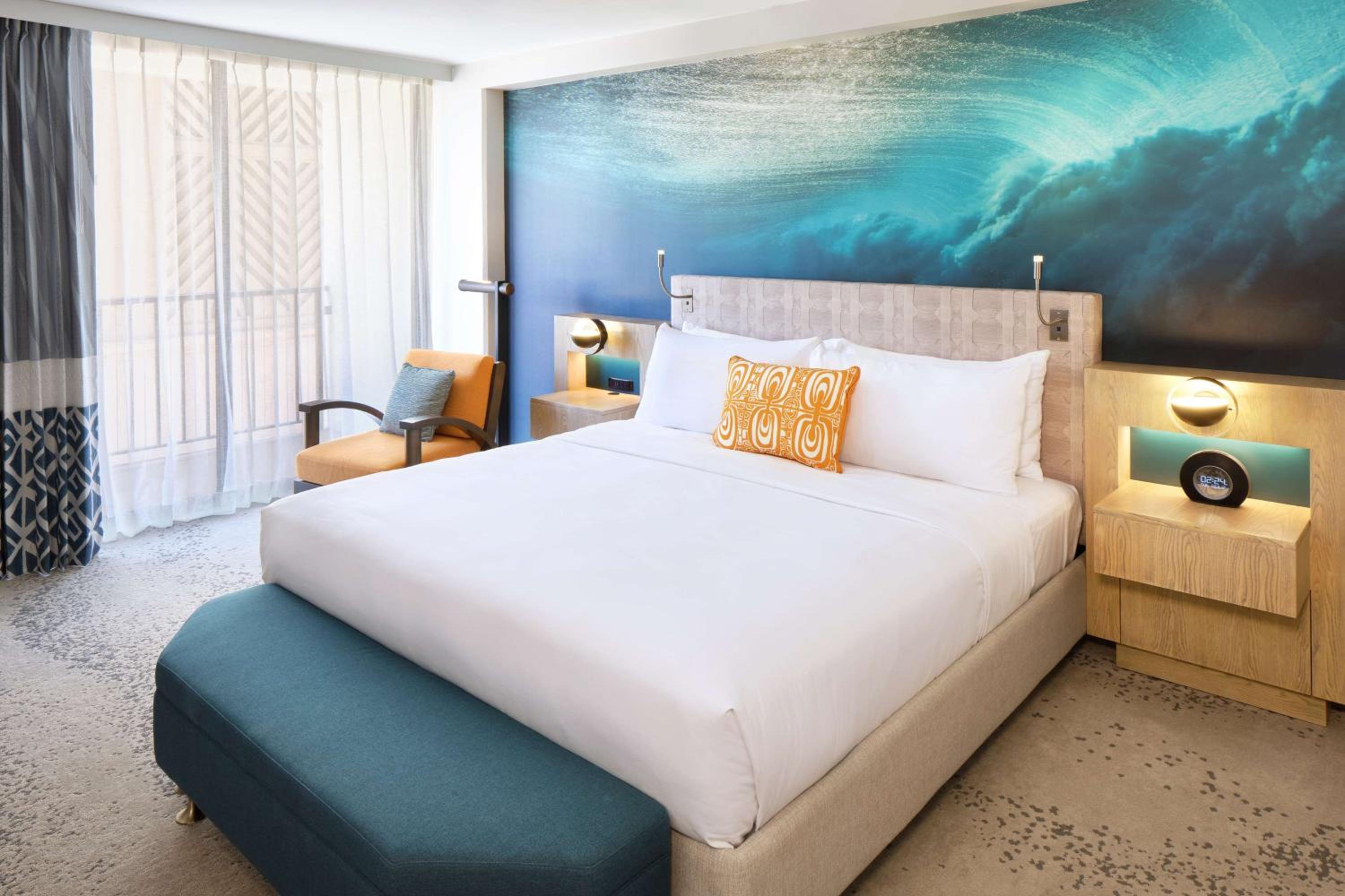Waikiki View 1 King Bed - Photo 8