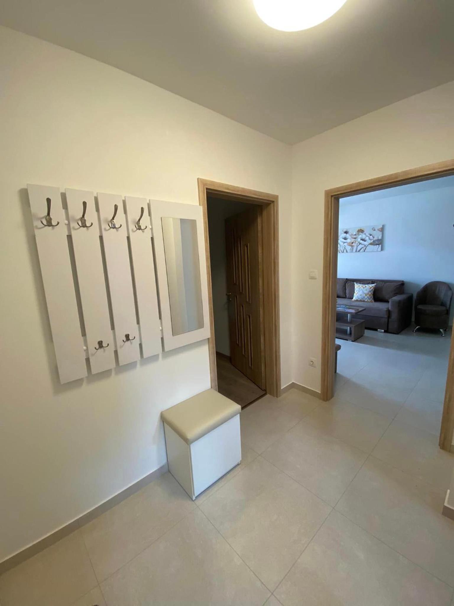 One-Bedroom Apartment photo 1