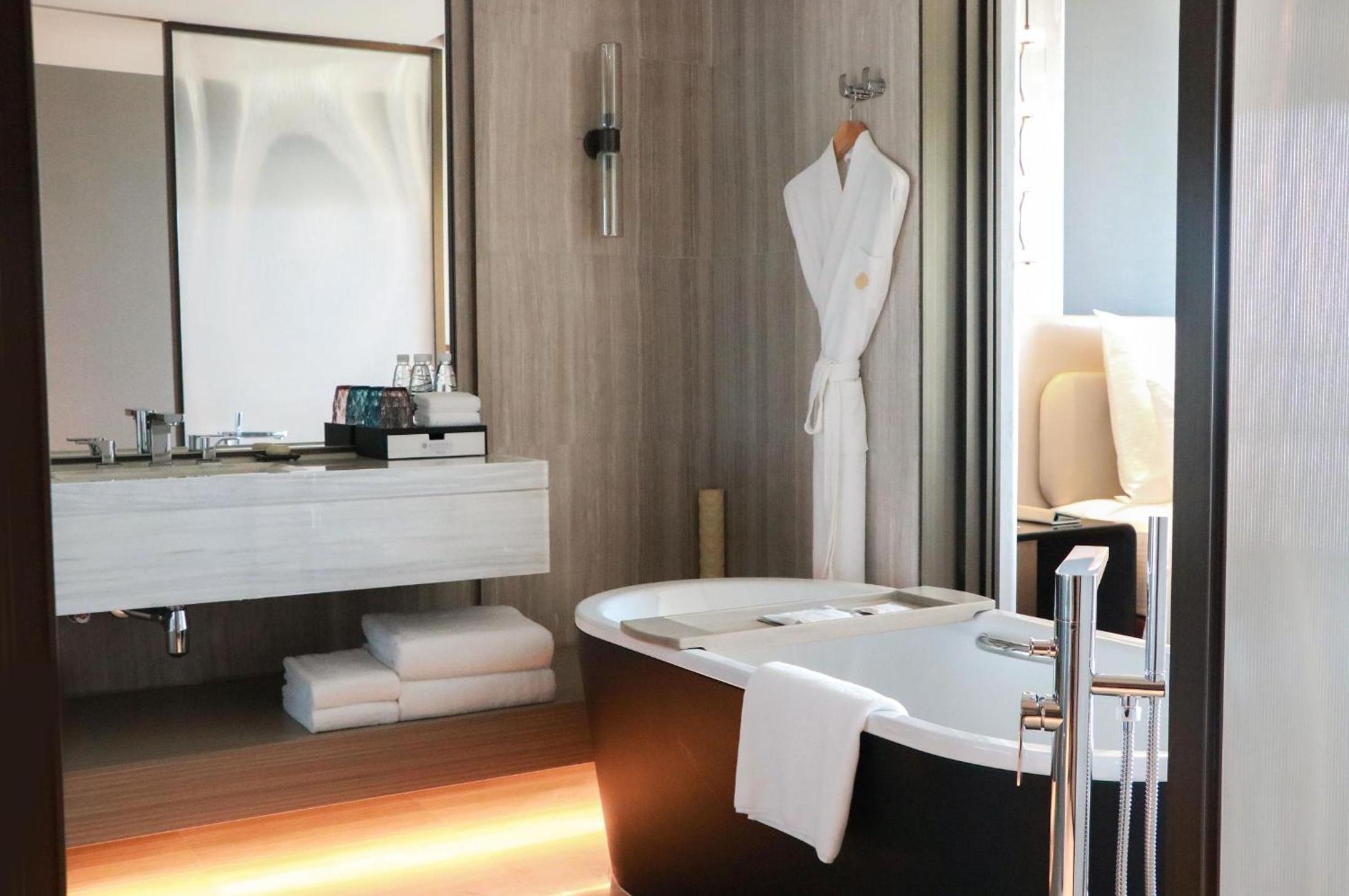 Deluxe Executive Room  with Two Double Beds and Lounge Access photo 3