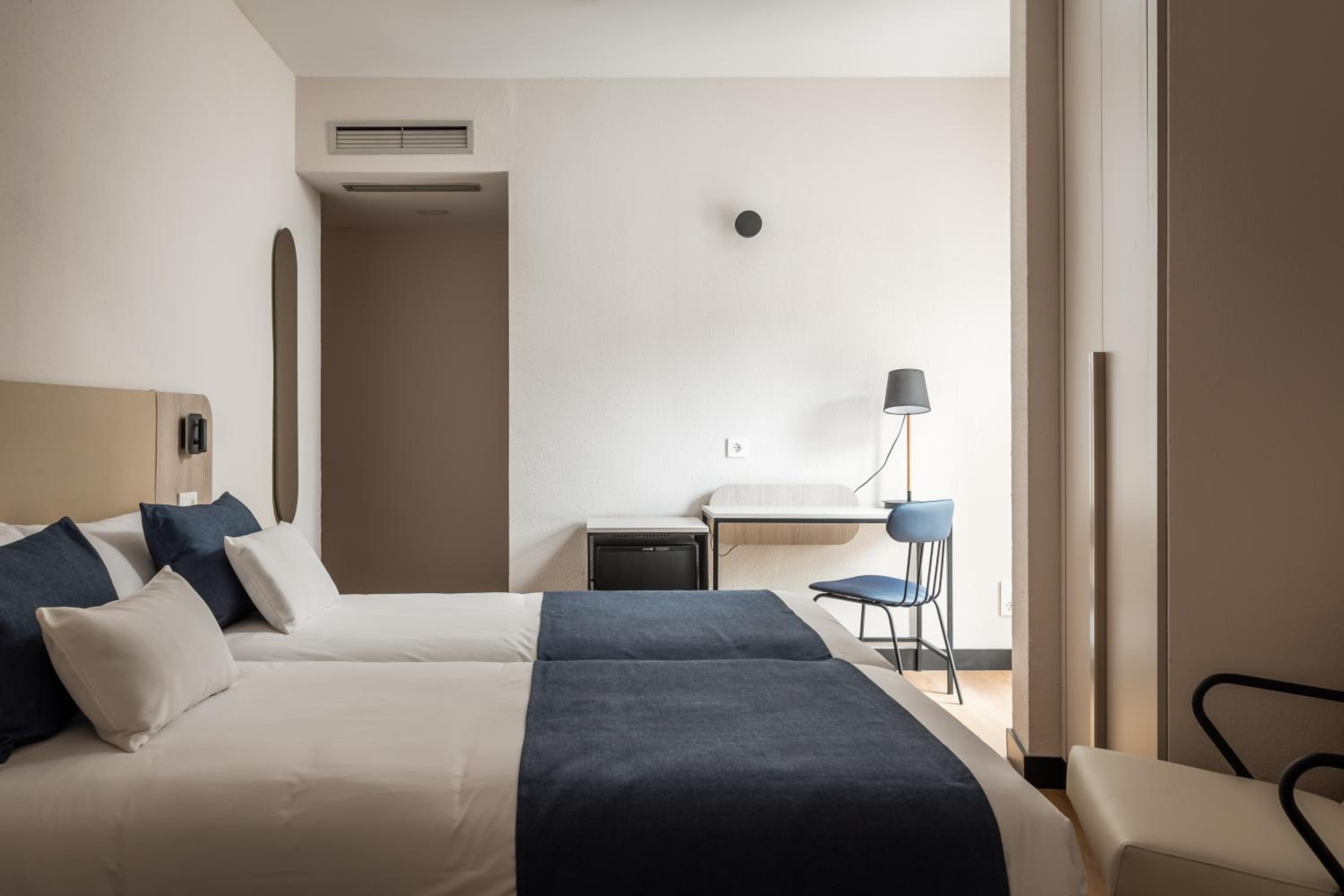 Standard Twin Room photo 3