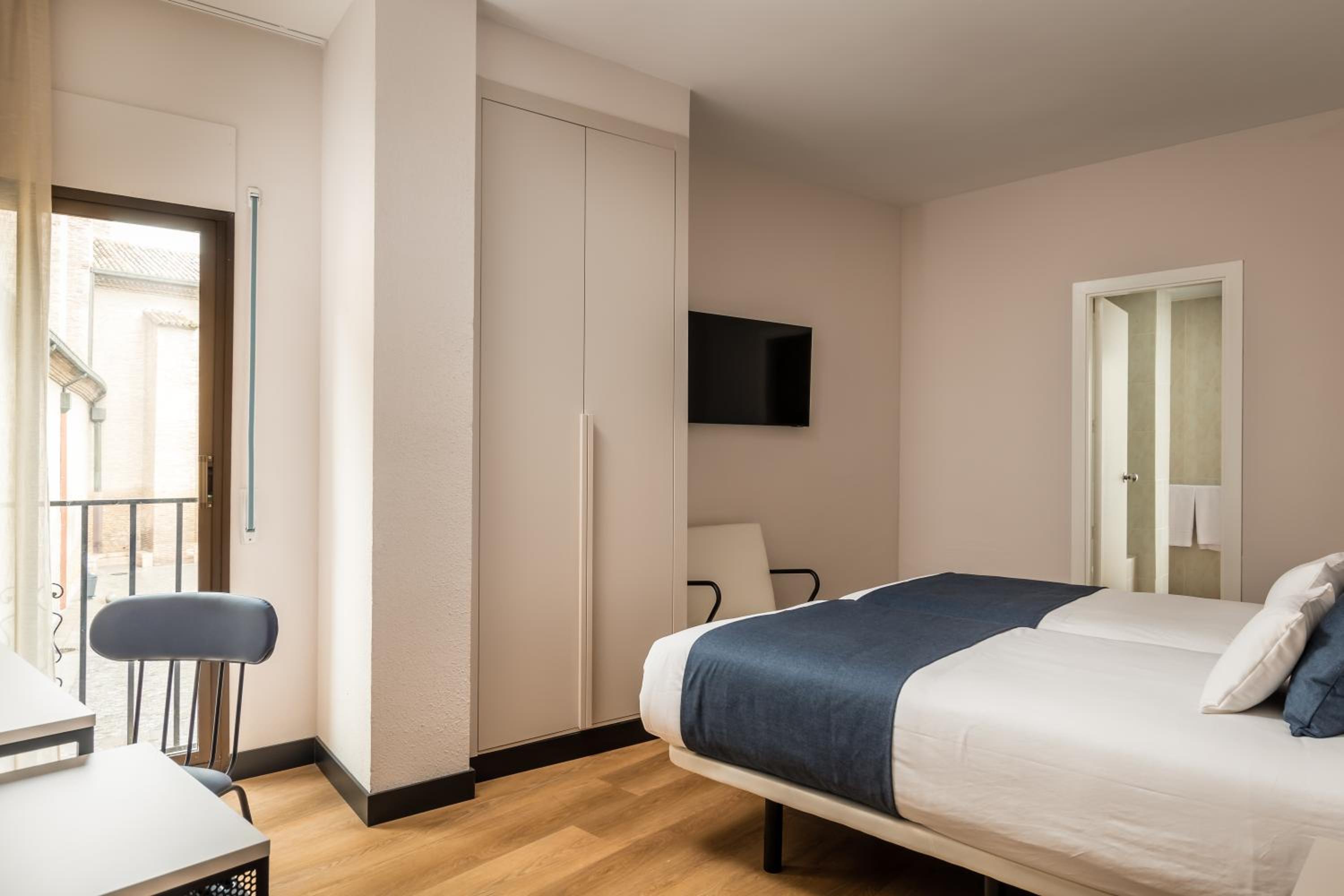 Standard Twin Room photo 2