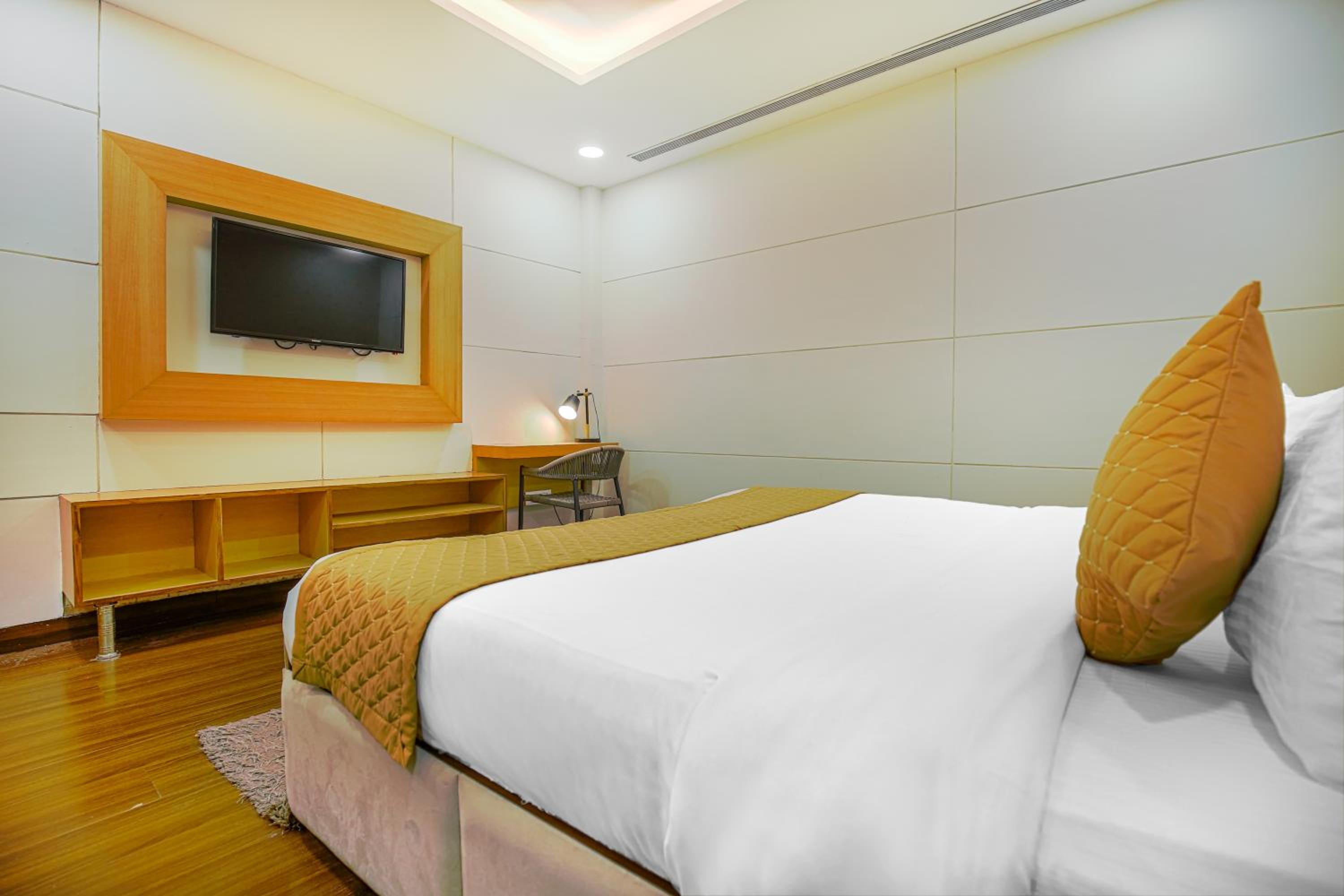 Deluxe Room - Photo 4