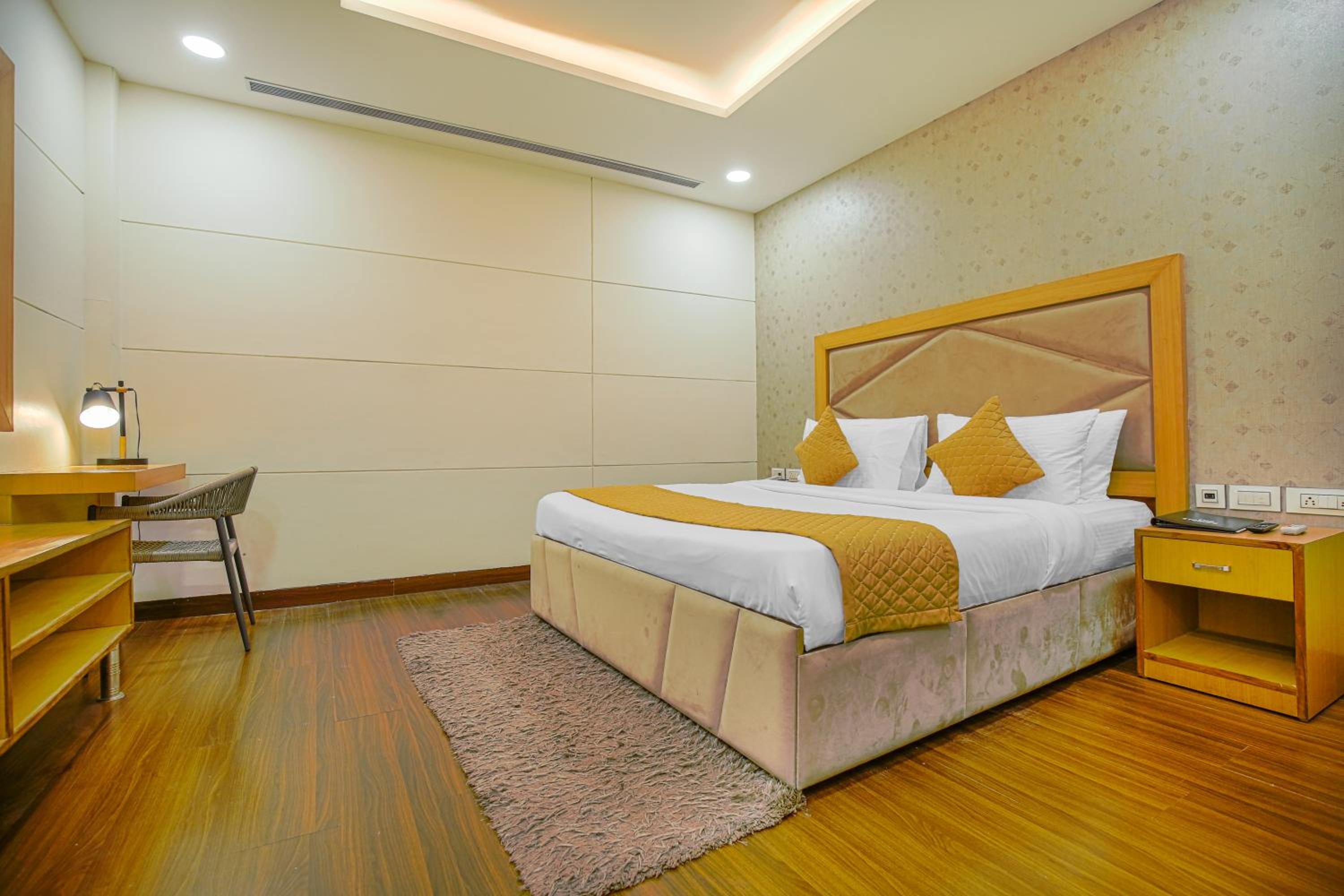 Deluxe Room - Photo 3