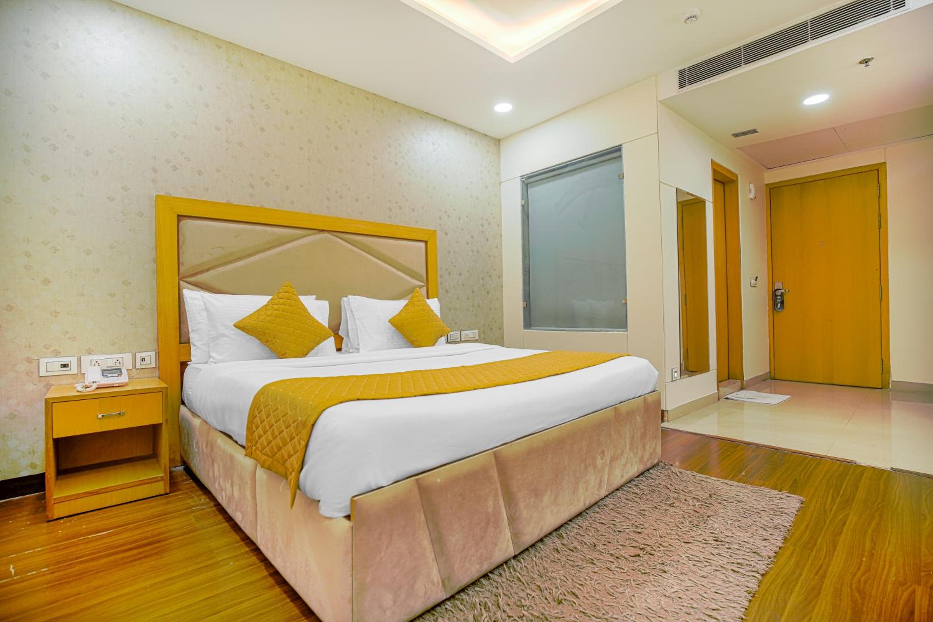 Deluxe Room - Photo 15