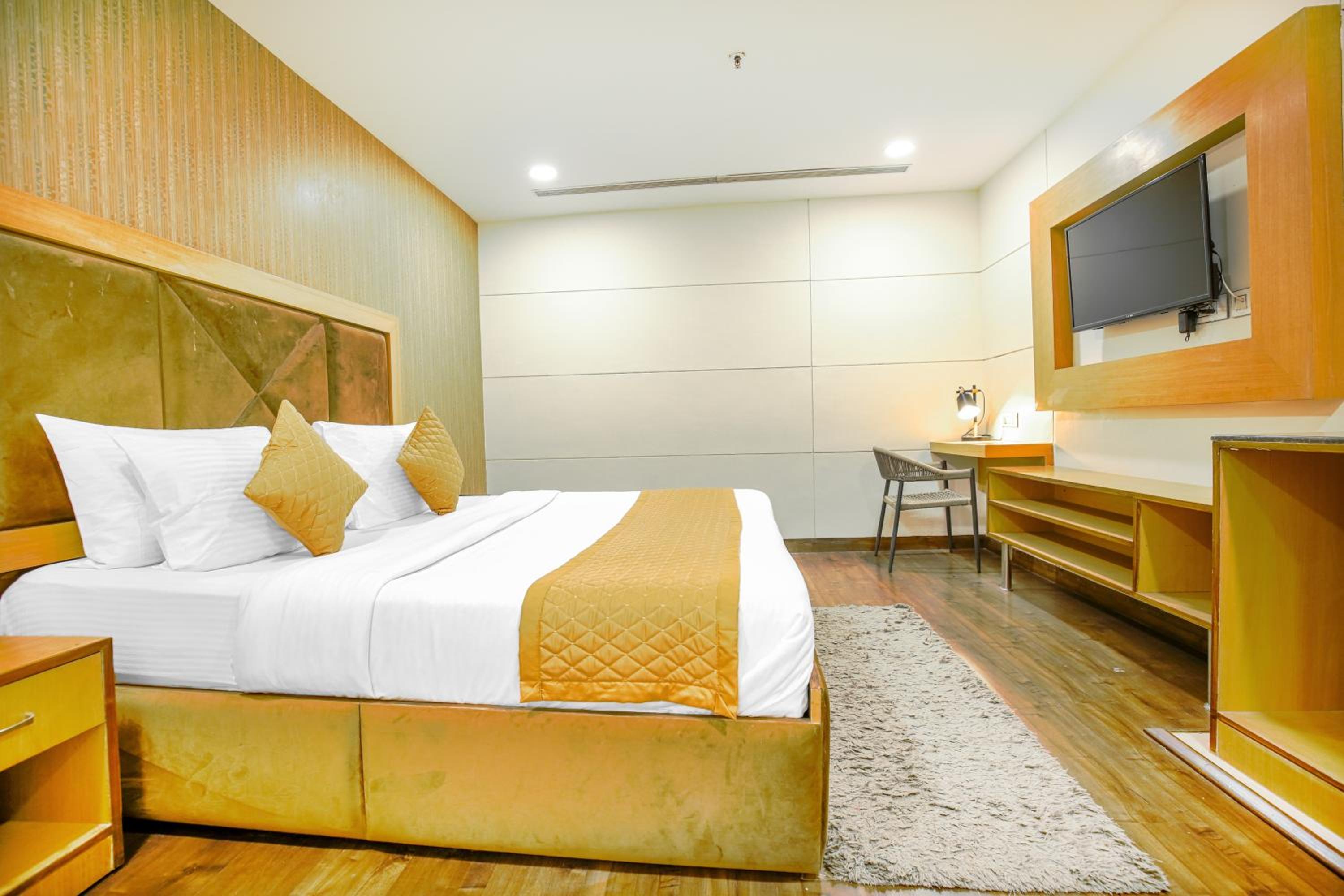 Deluxe Room - Photo 8