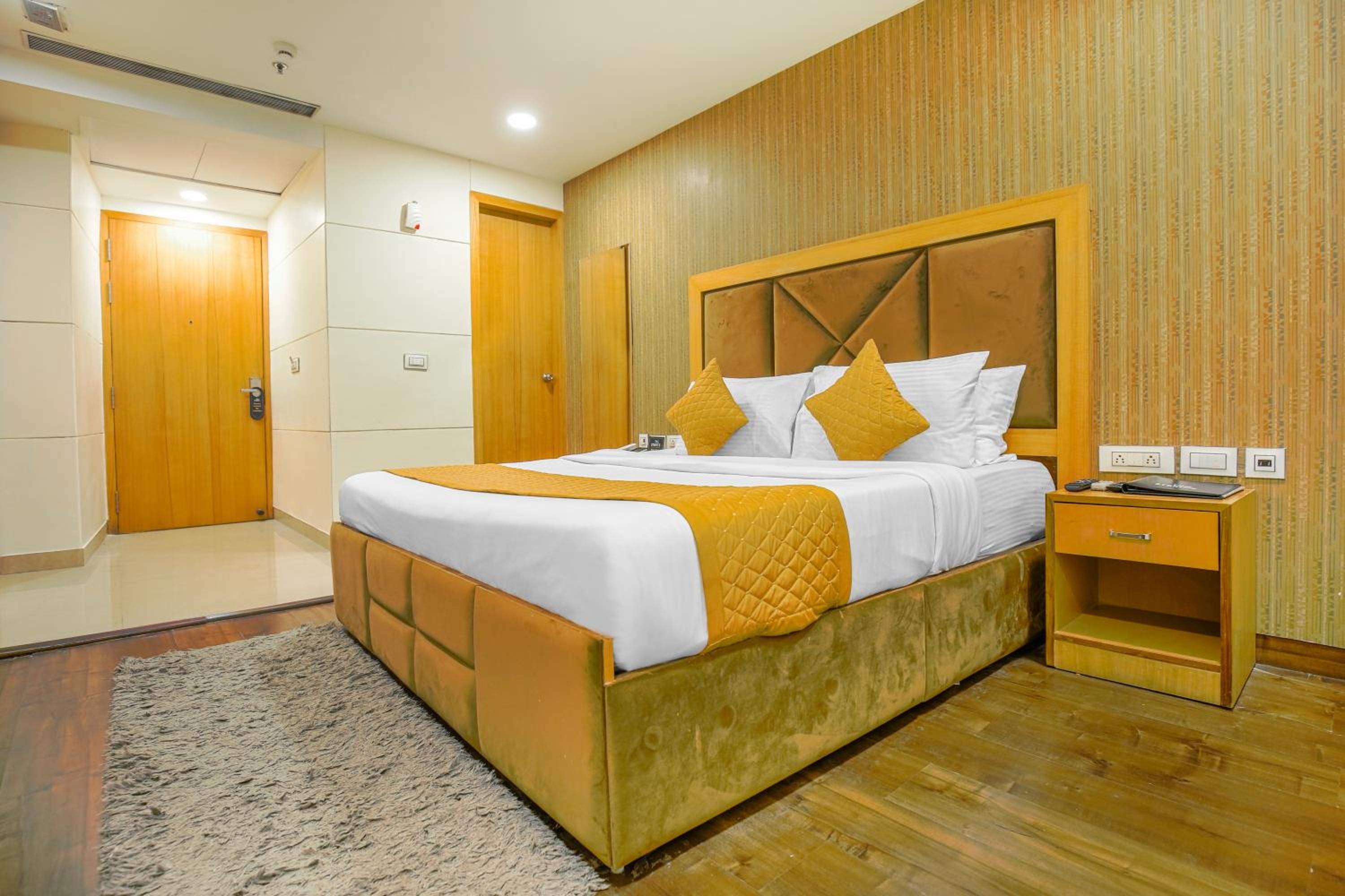 Deluxe Room - Photo 1
