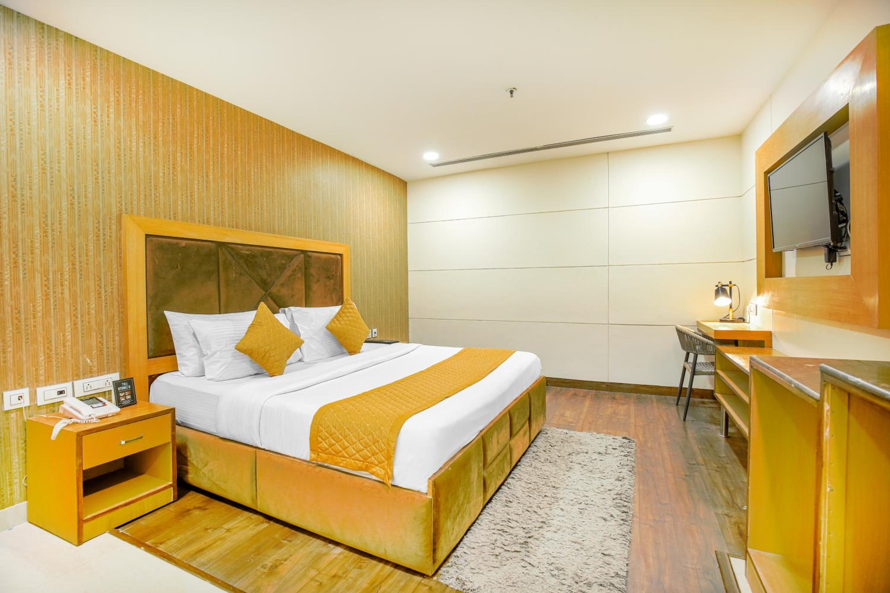 Deluxe Room - Photo 10