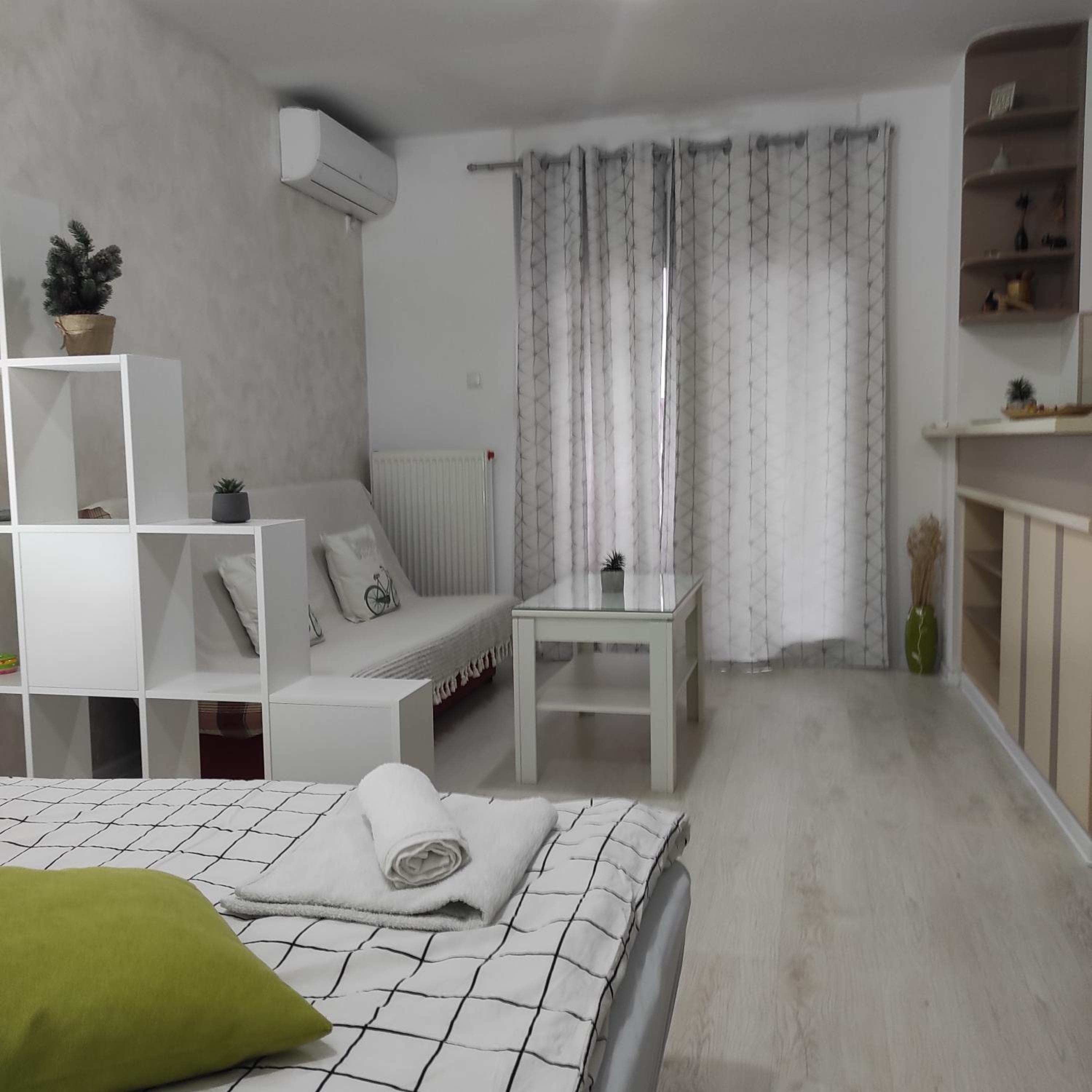 One-Bedroom Apartment photo 1