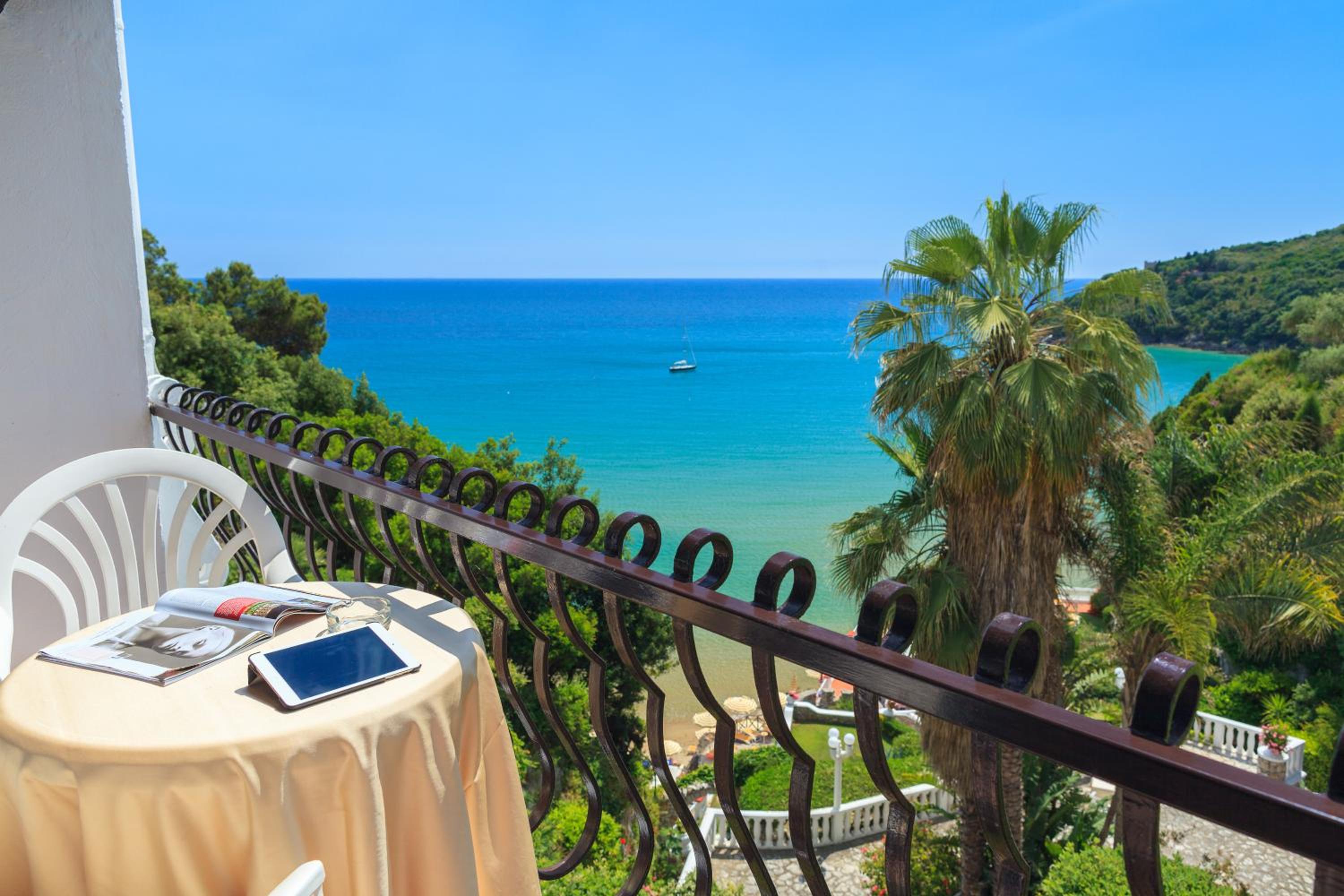 Superior Double Room with Balcony and Sea View - Photo 7