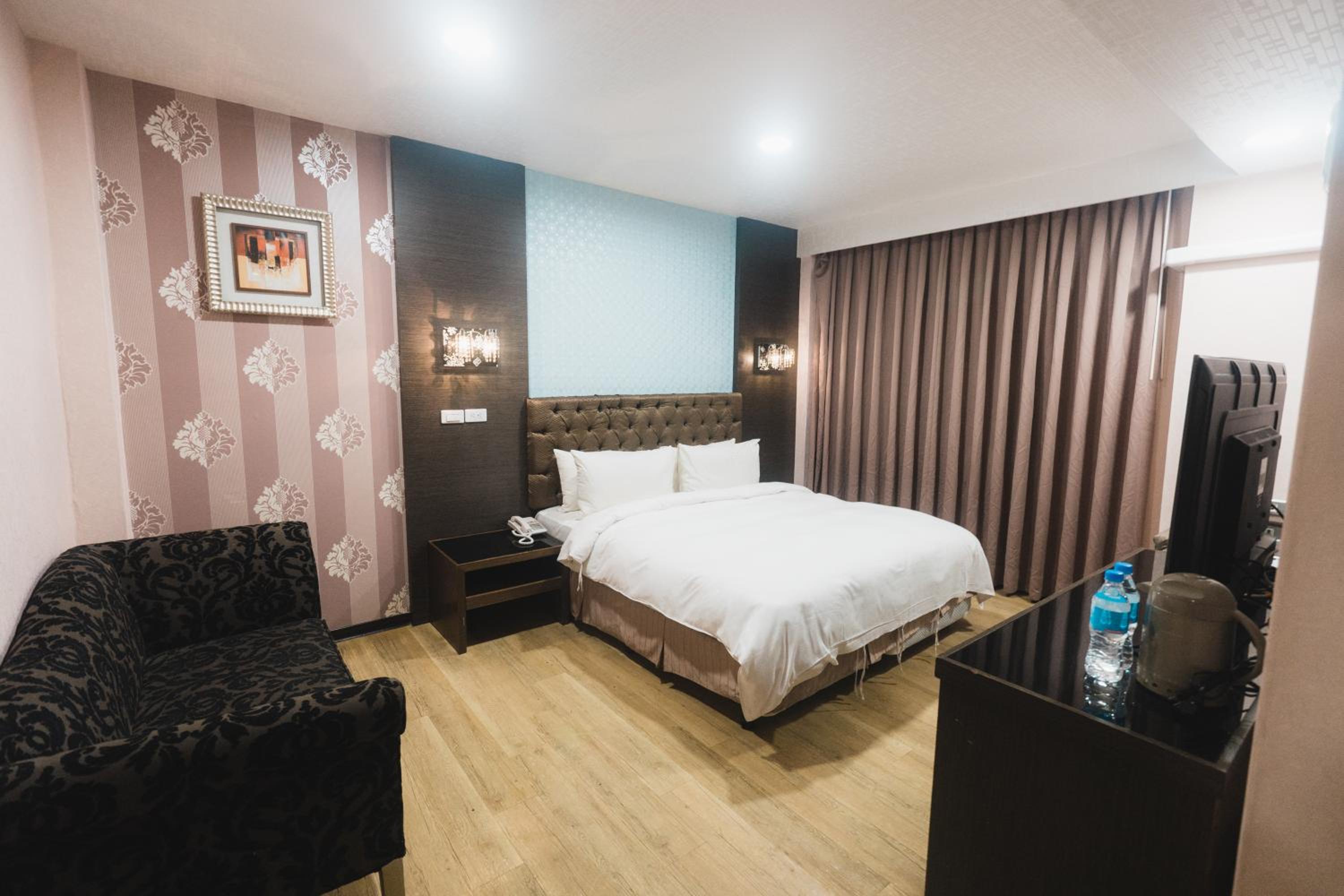 Business Double Room - Photo 1