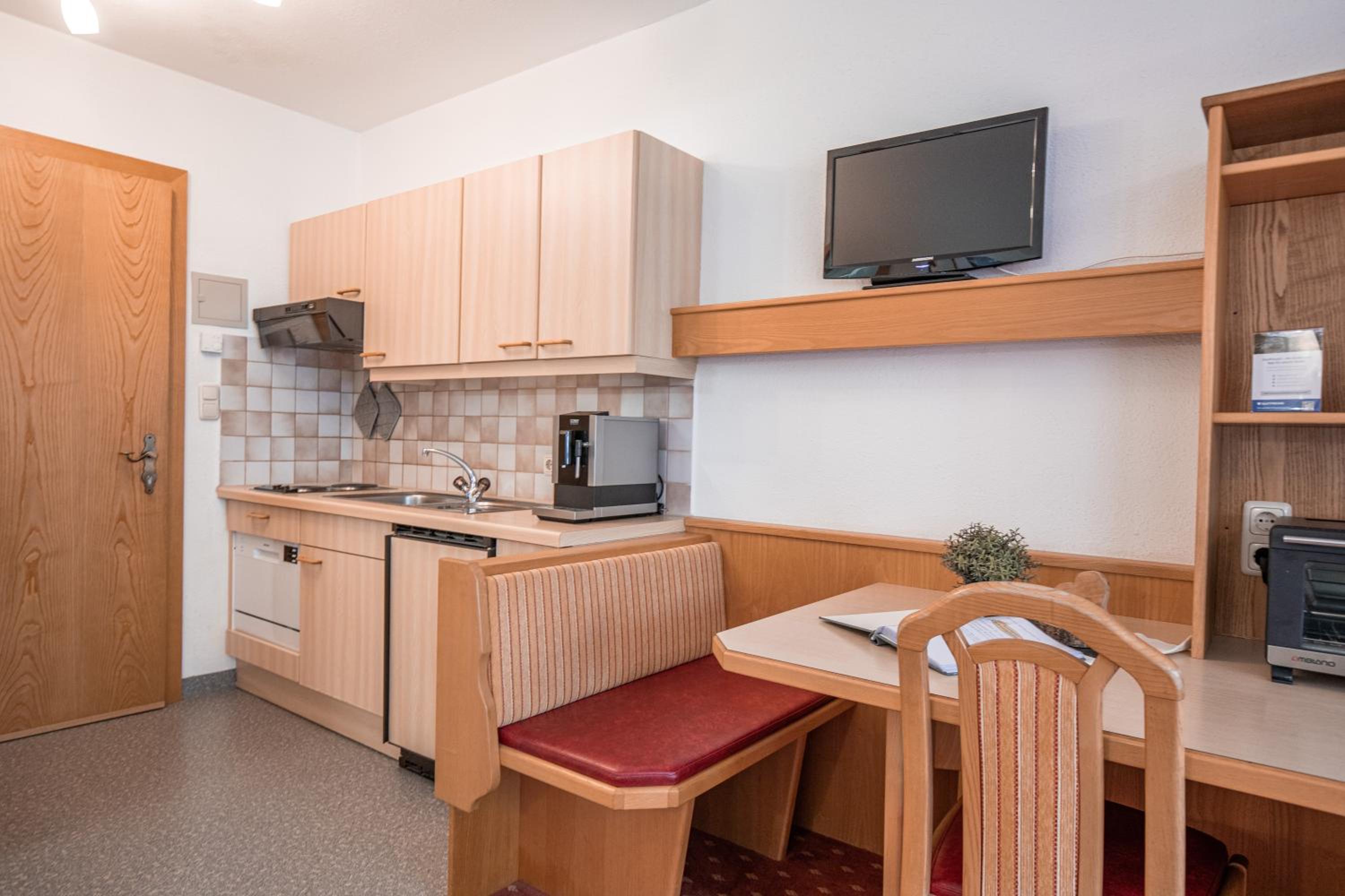 Apartment 6 photo 3