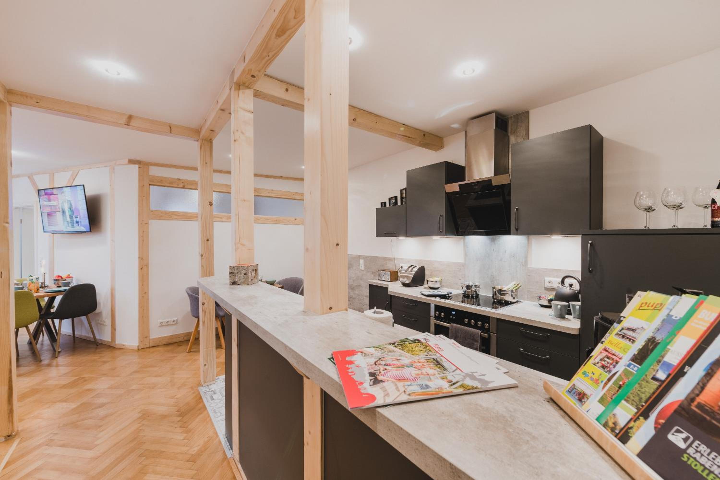 Apartment with Terrace - Photo 20