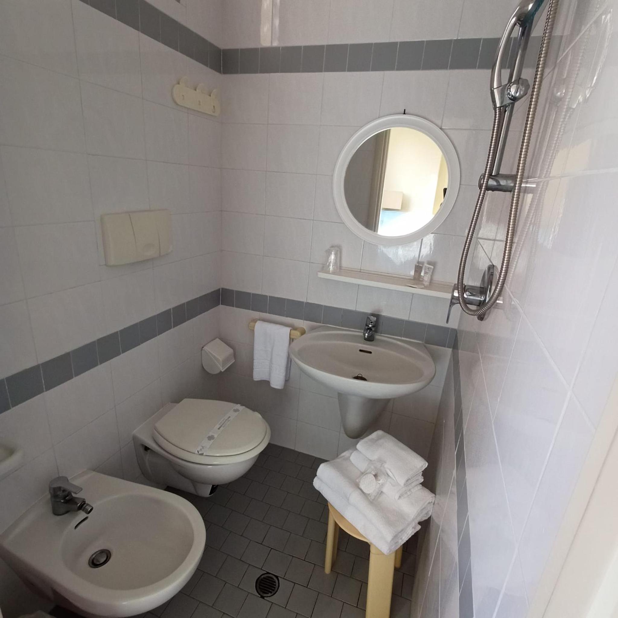 Economy Double or Twin Room with Balcony photo 2
