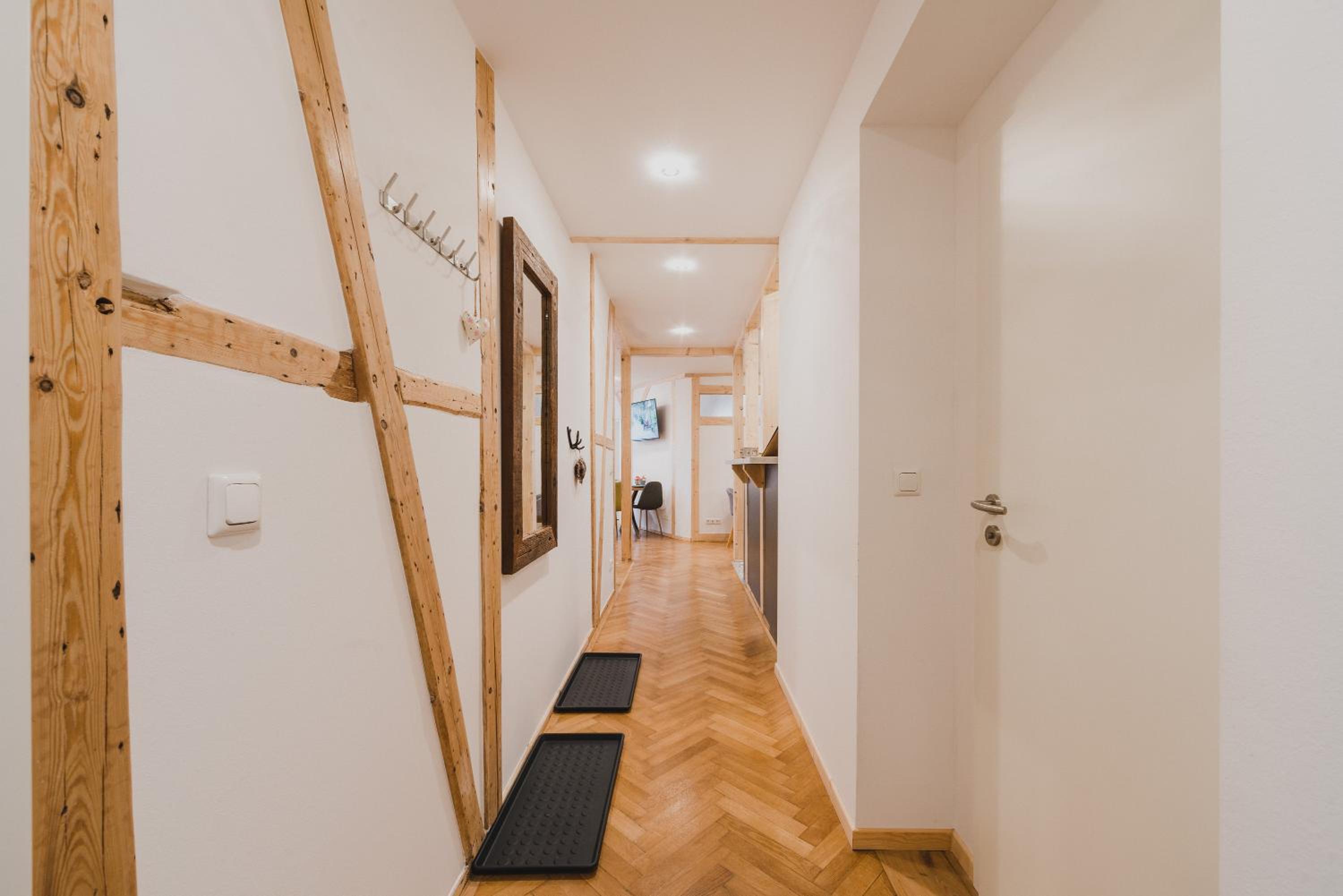 Apartment with Terrace - Photo 16