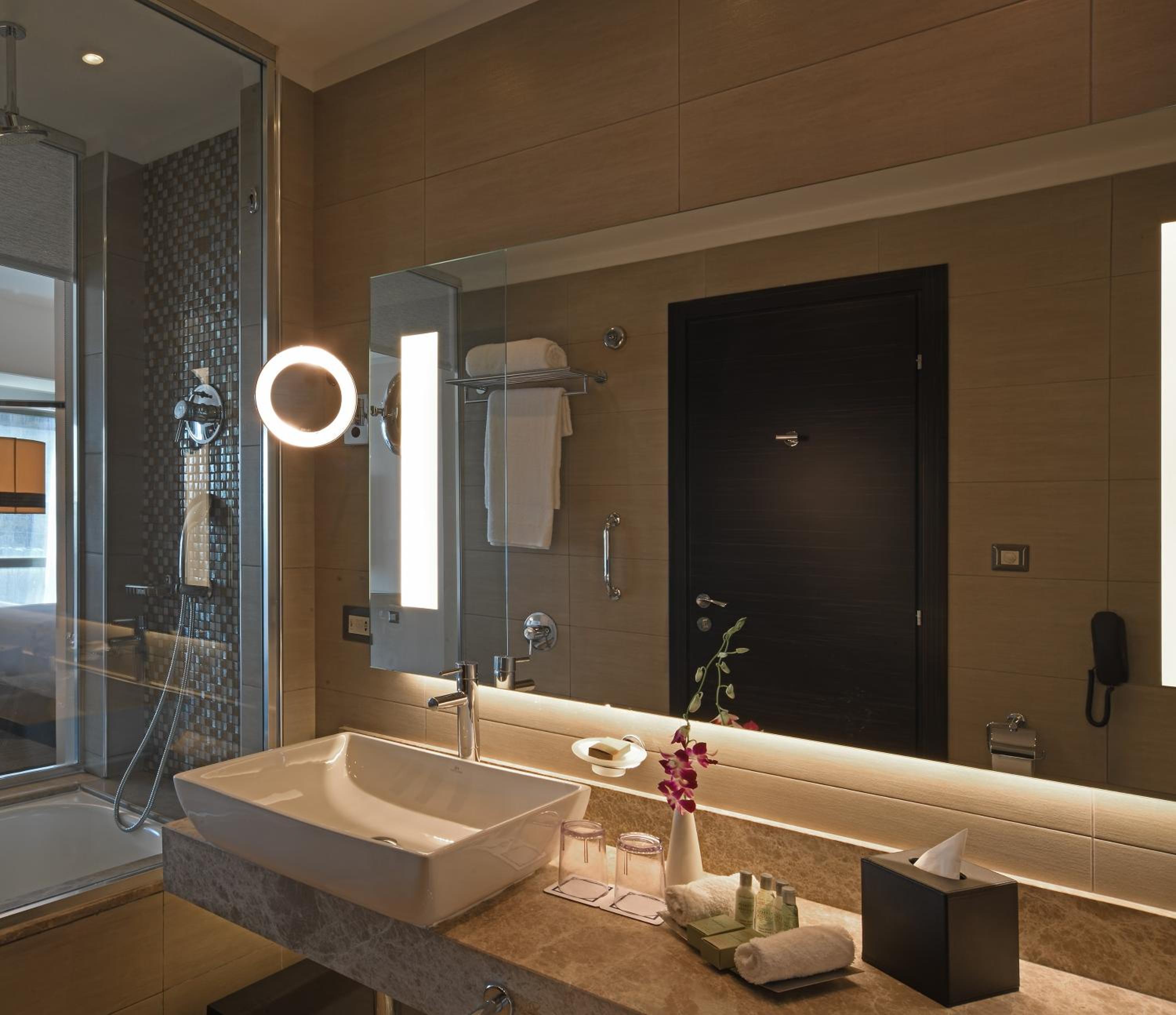 Superior King Room - Photo 6