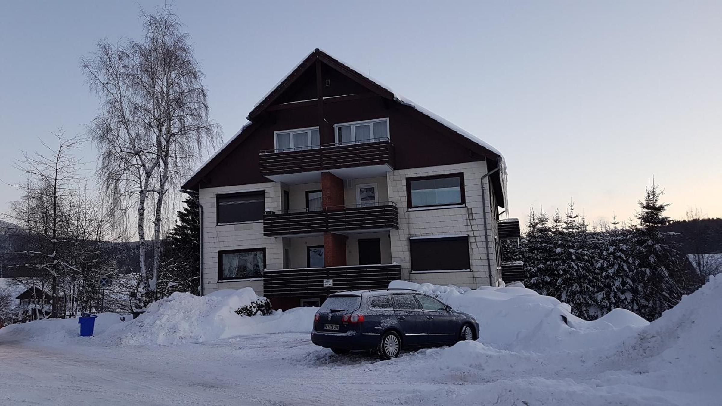 Apartment with Balcony - Photo 2