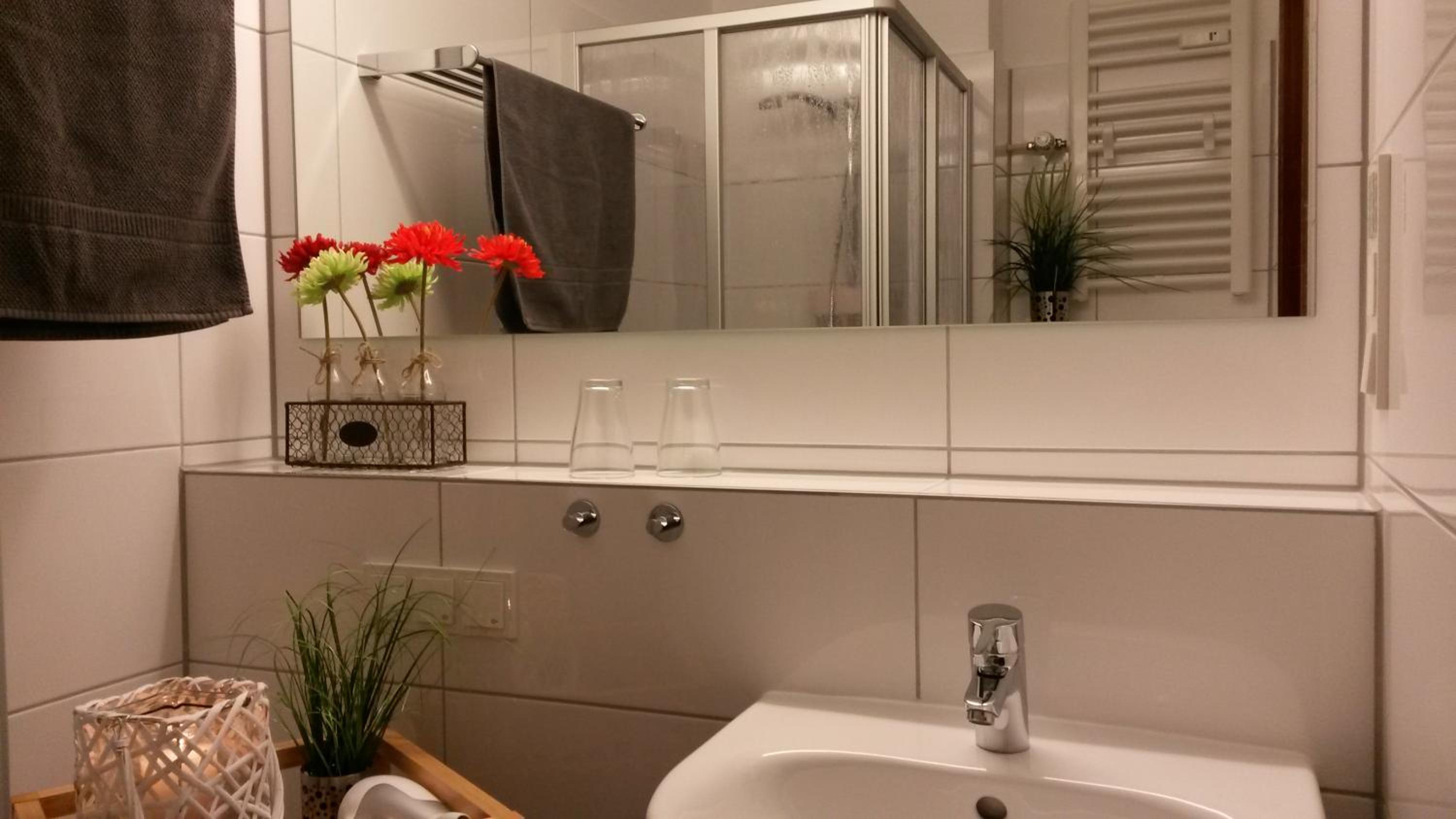 Apartment with Balcony - Photo 4