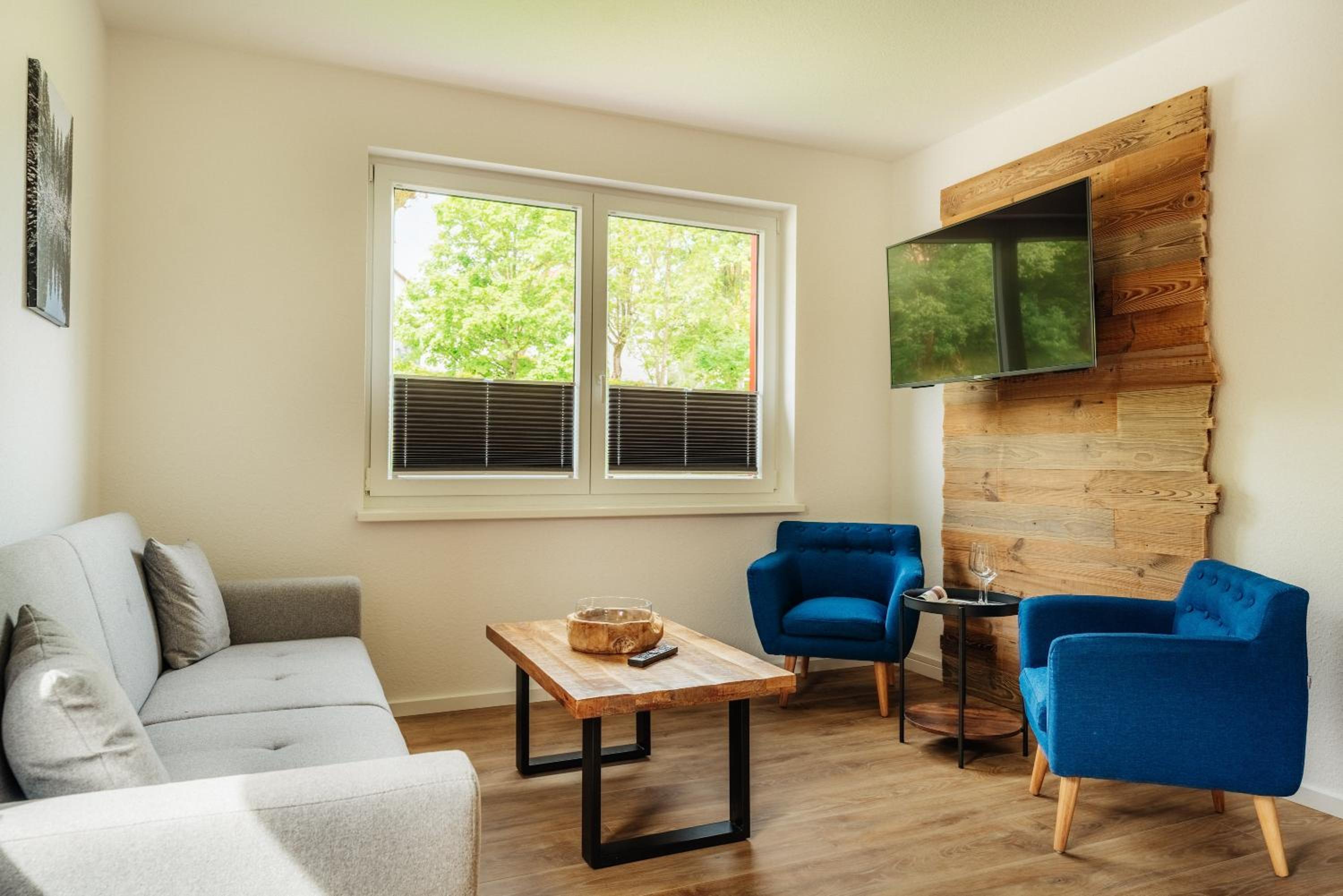 Apartment with Mountain View - Photo 1