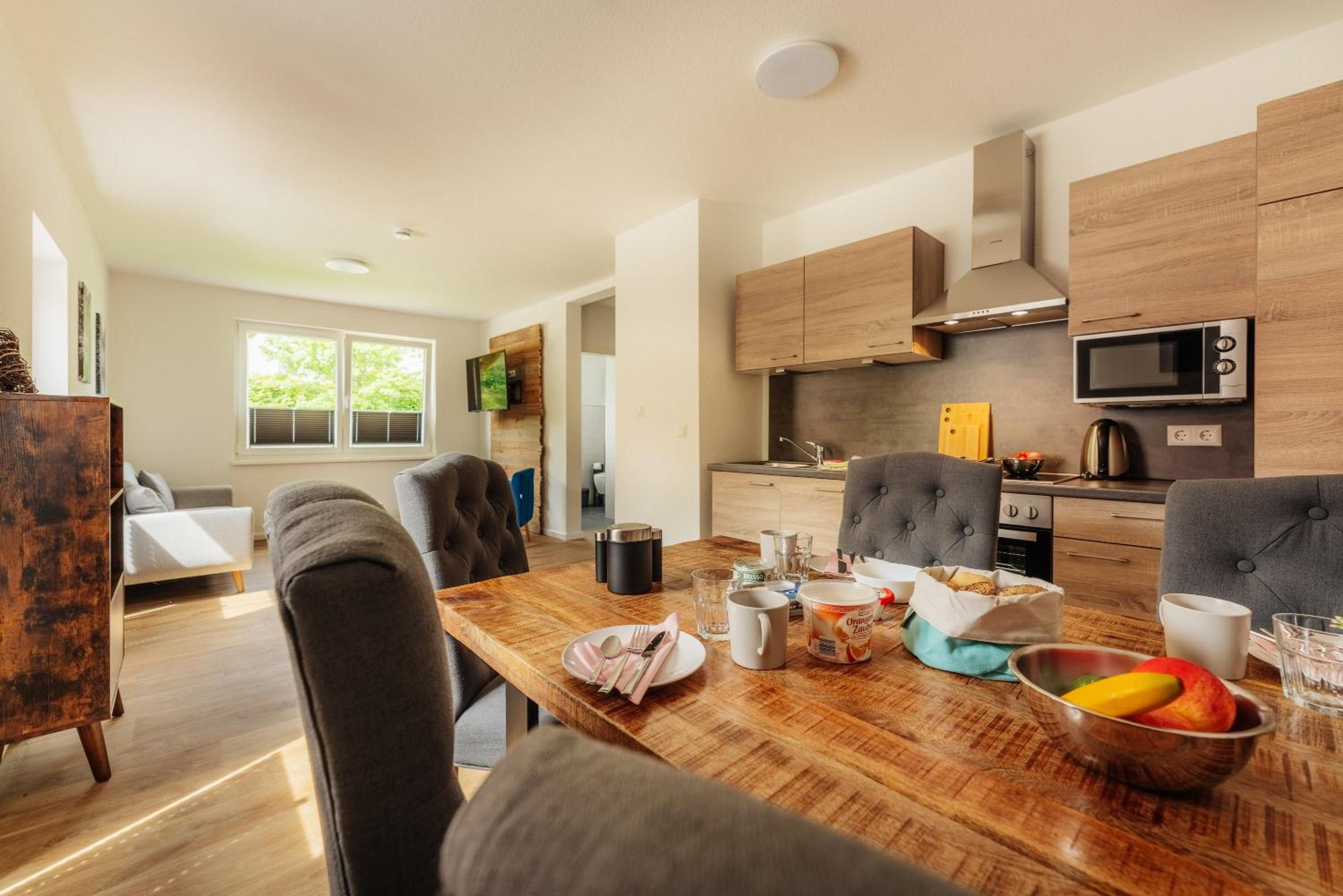 Apartment with Mountain View - Photo 4
