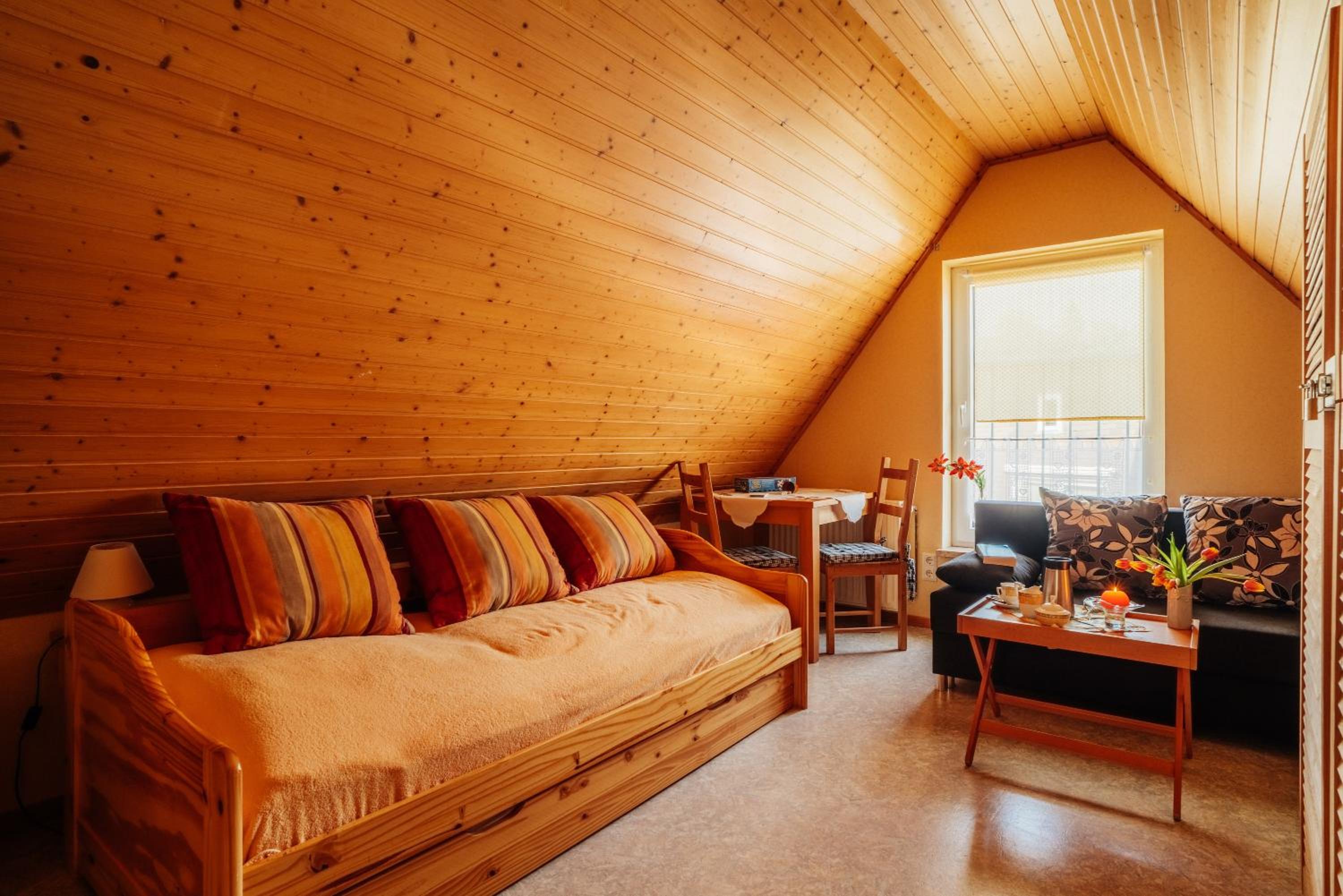 Apartment with Mountain View - Photo 3
