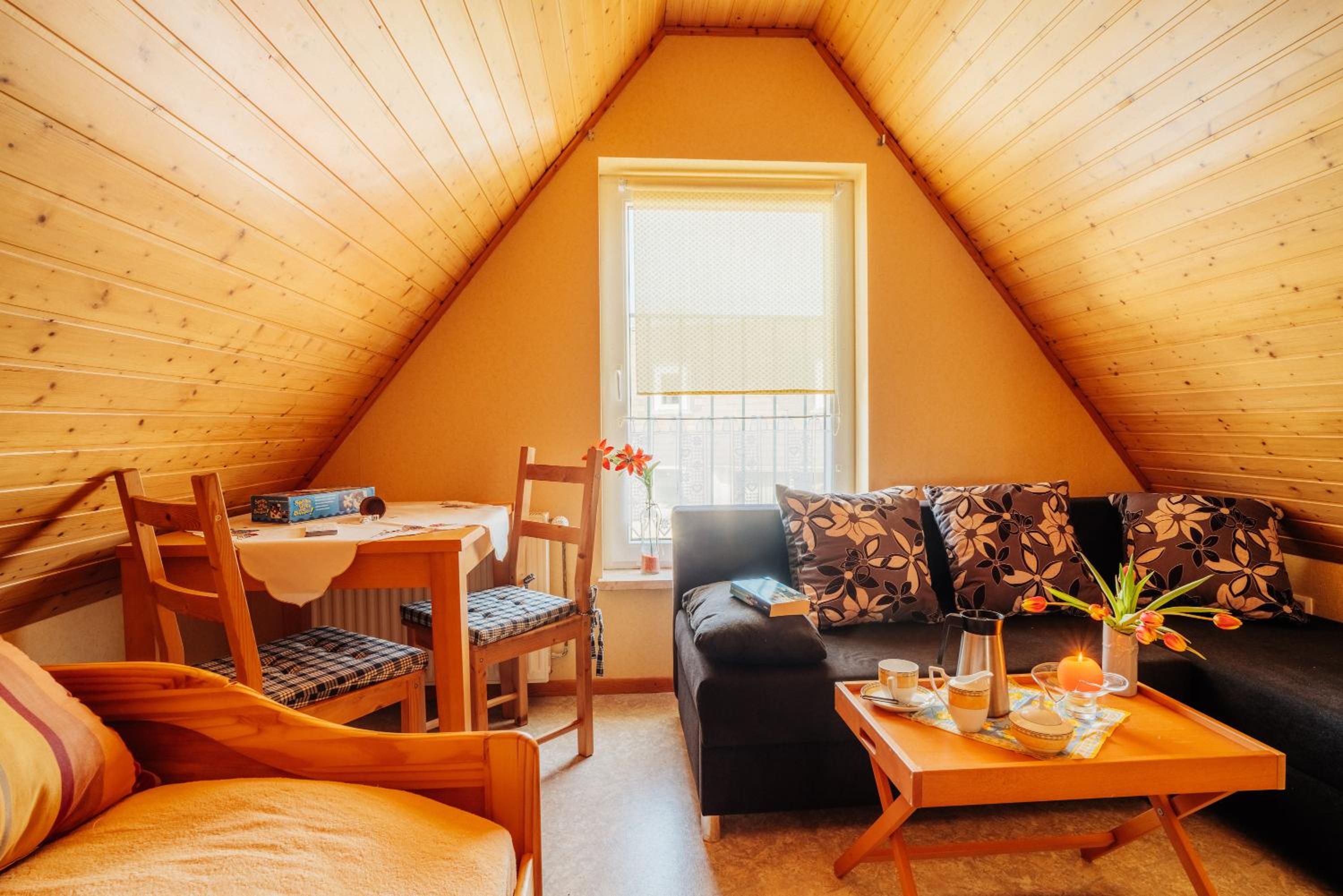 Apartment with Mountain View - Photo 2