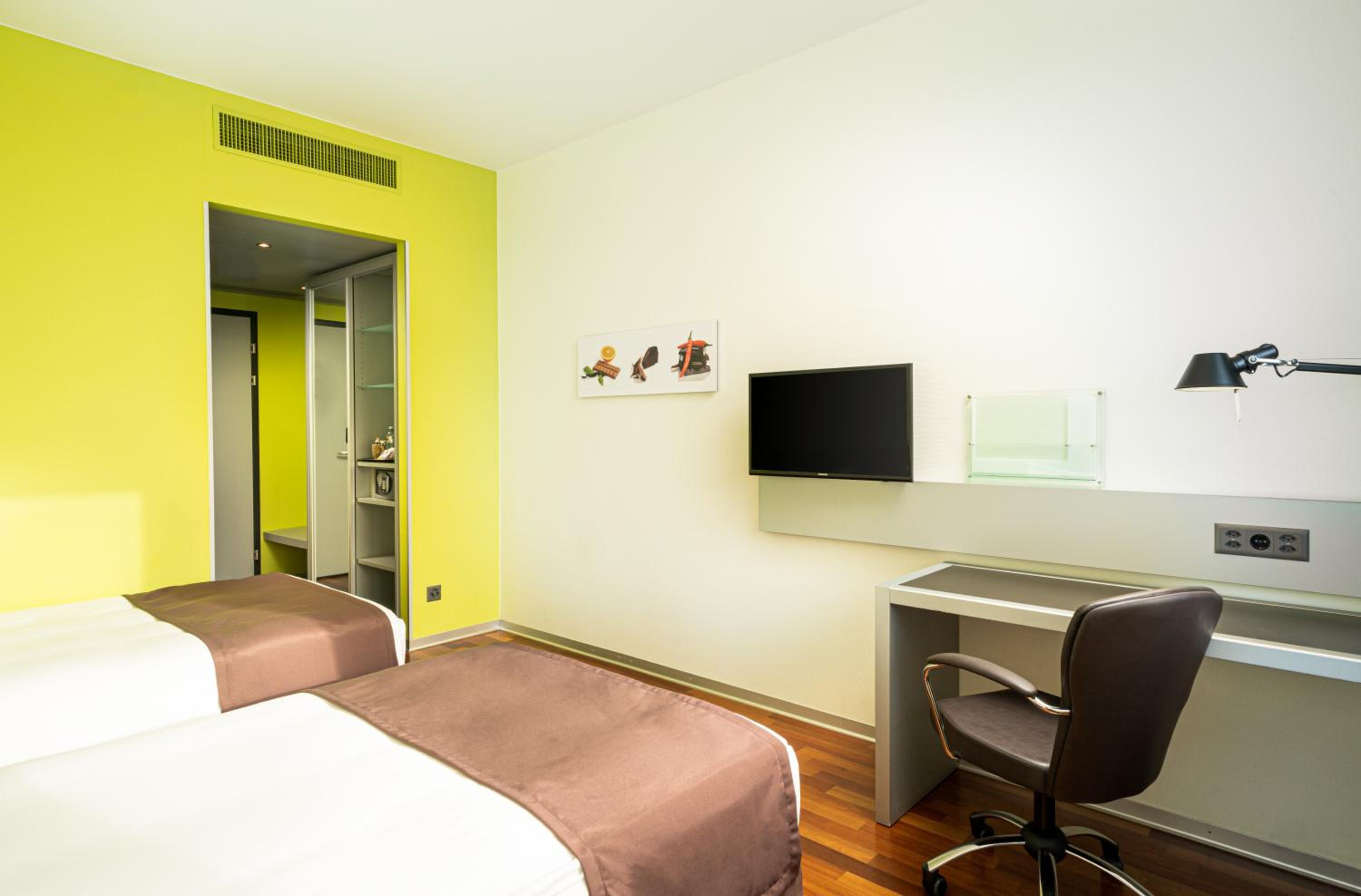 Standard Room - Photo 10