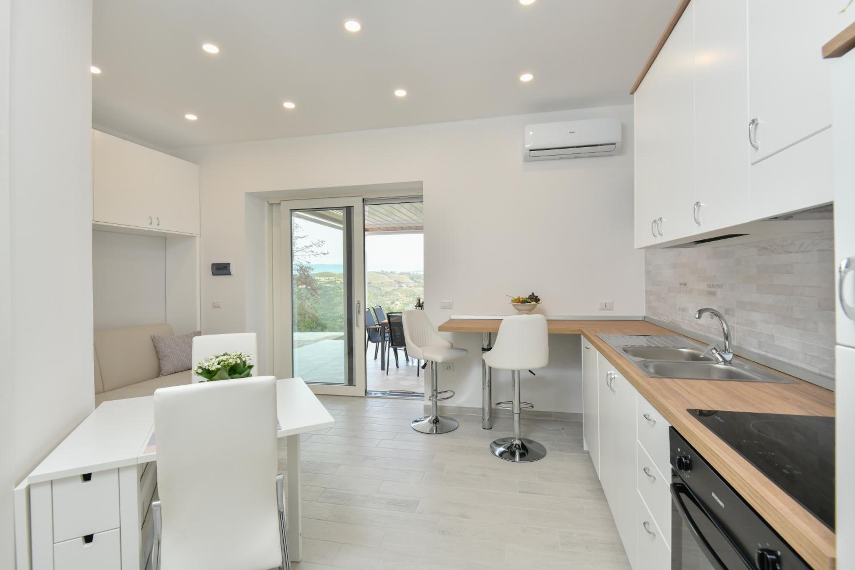 One-Bedroom House photo 3