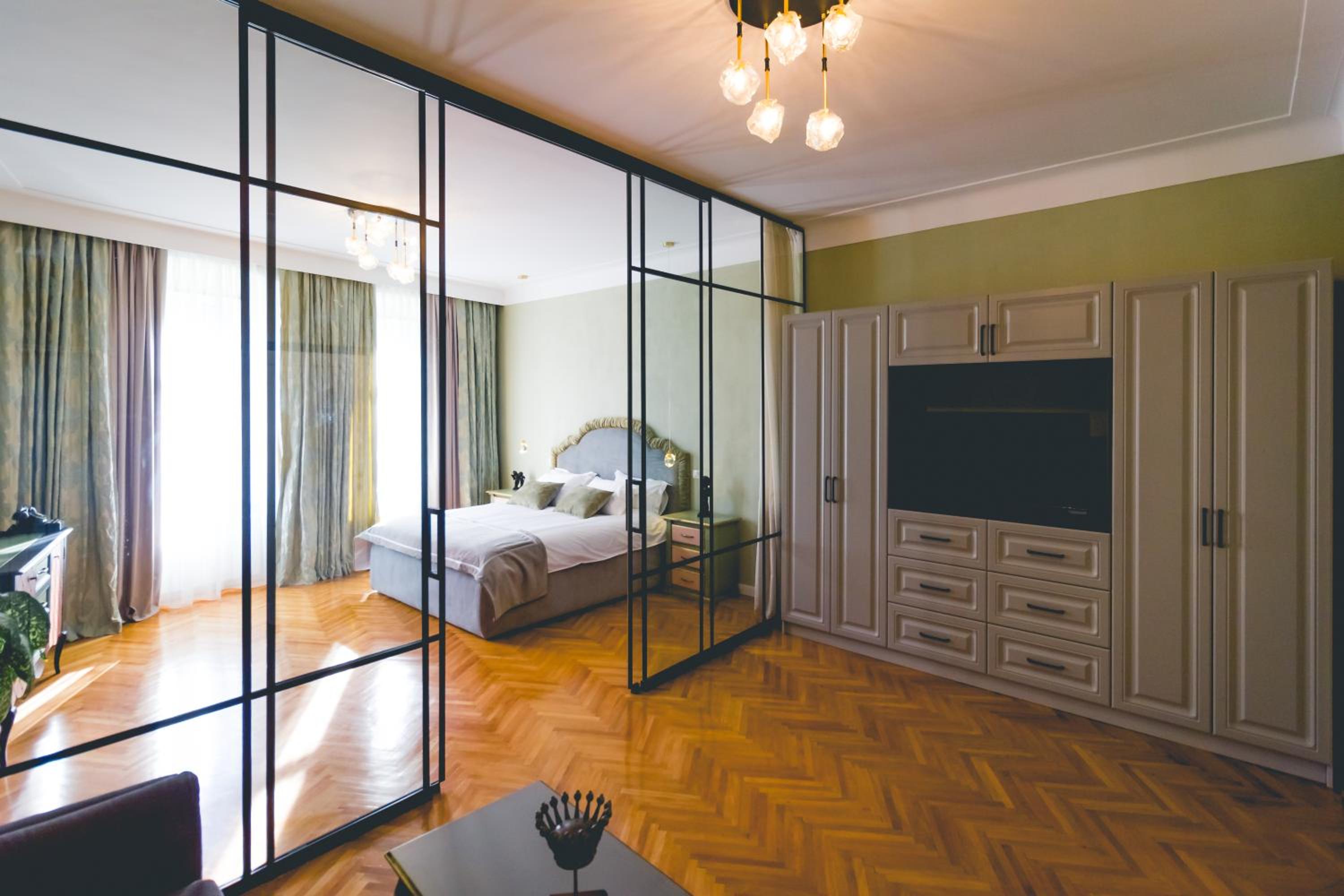 Deluxe Family Suite - Photo 1
