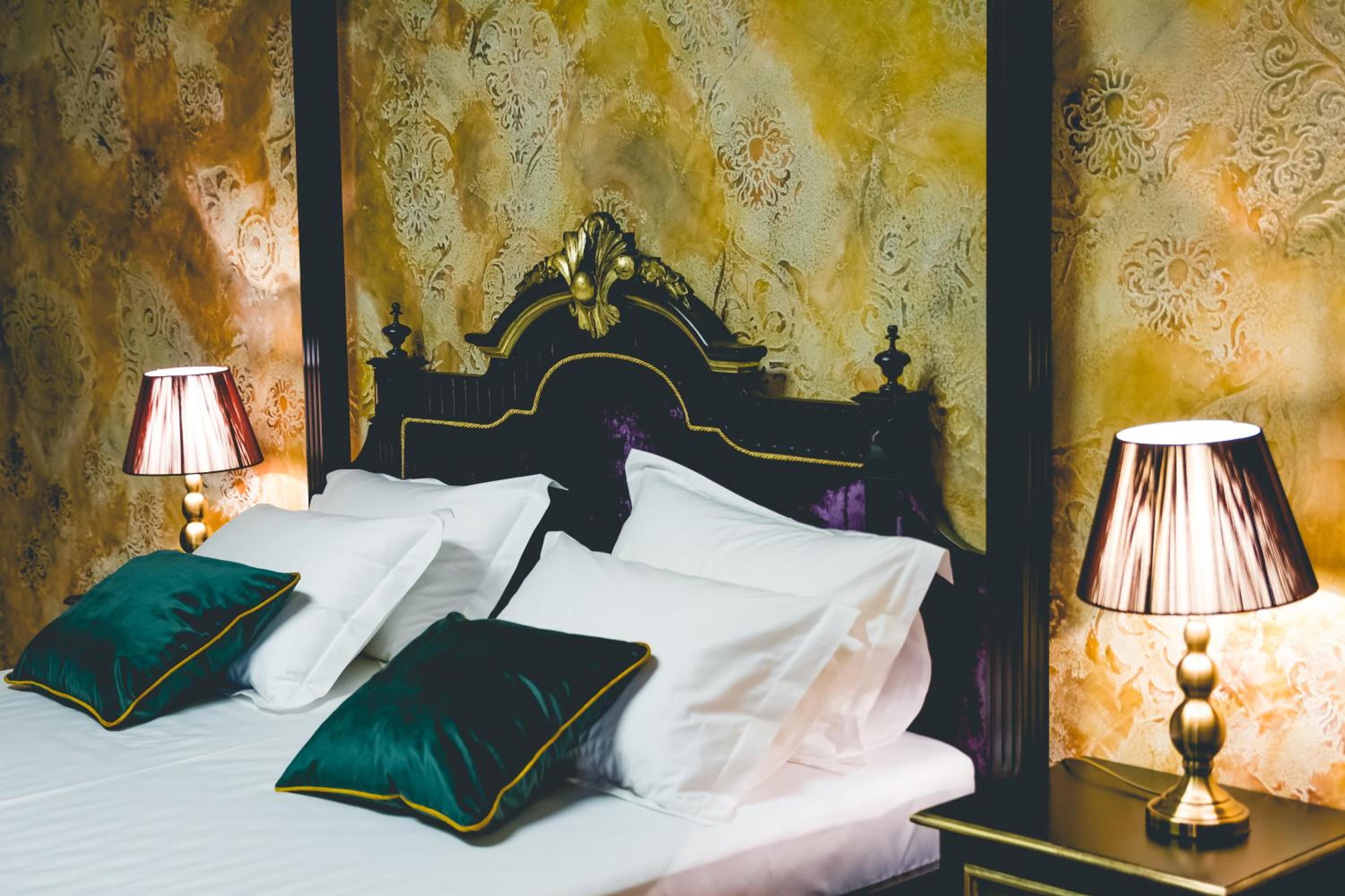 Deluxe King Room - Photo 42