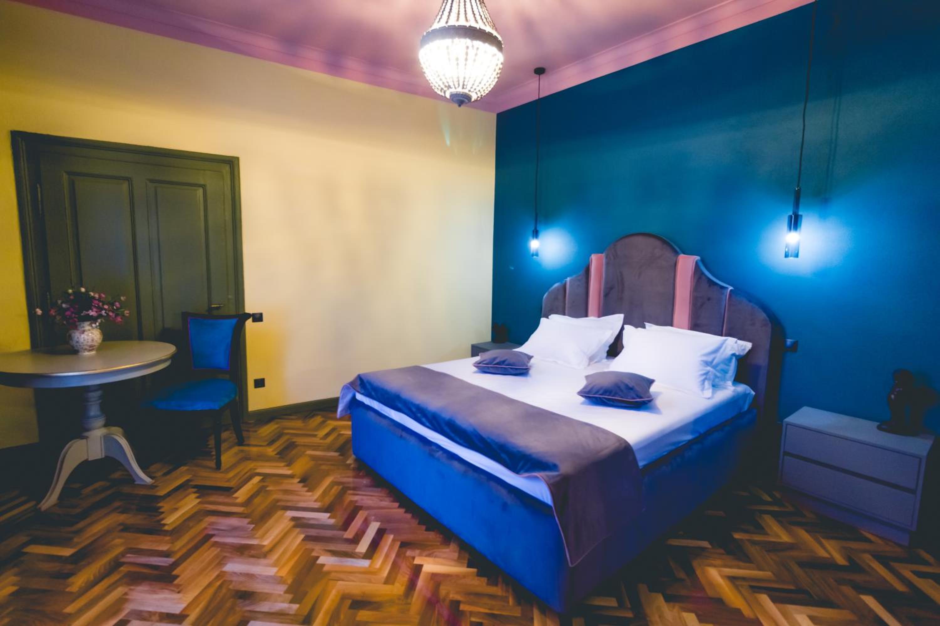 Deluxe Family Suite - Photo 29