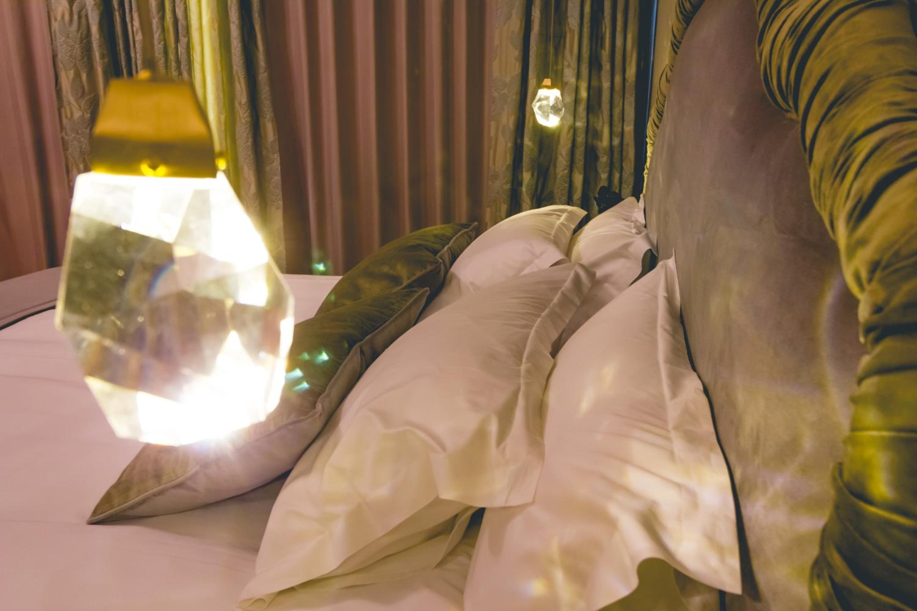 Deluxe Family Suite - Photo 4