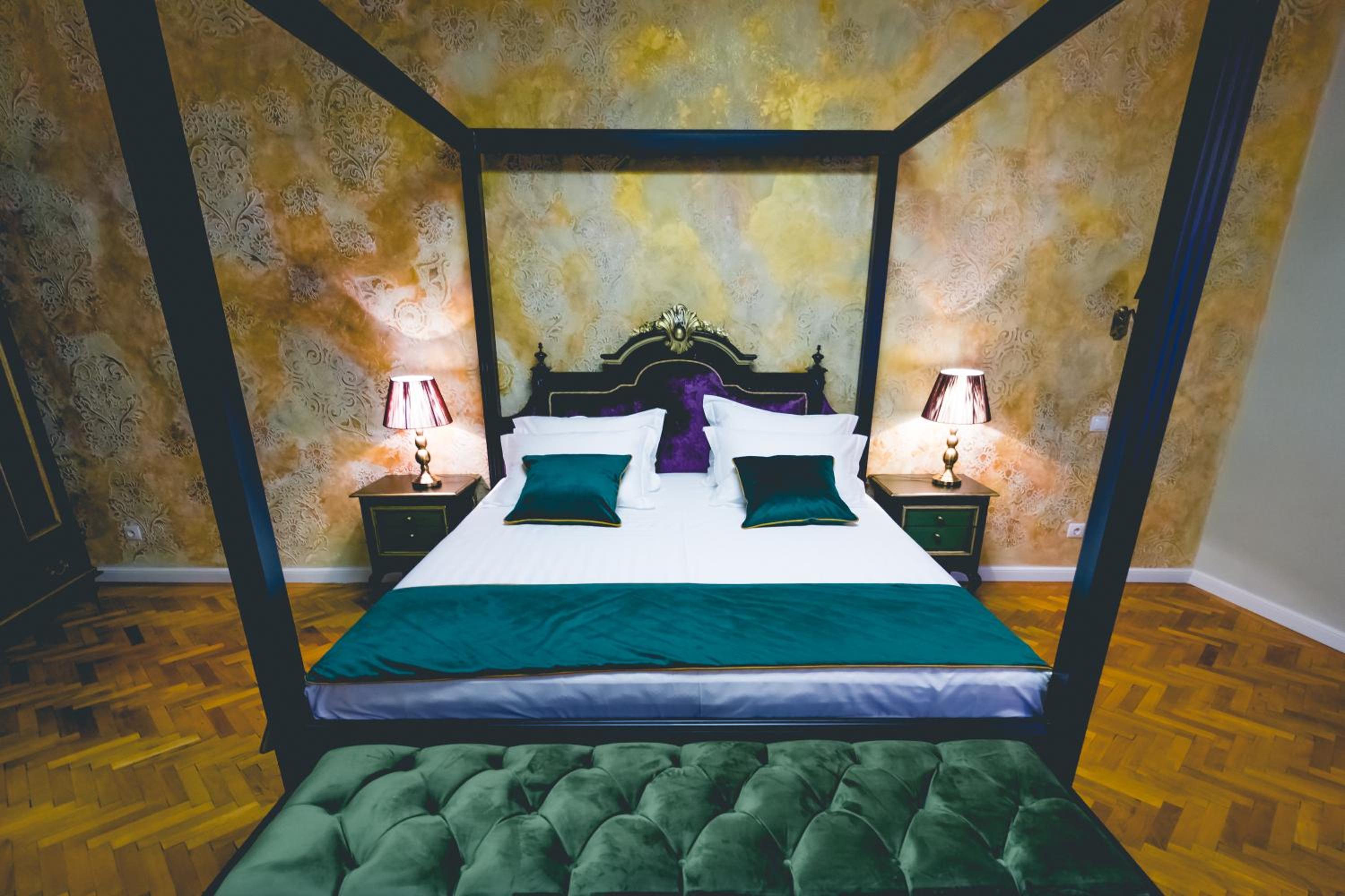 Deluxe King Room - Photo 21