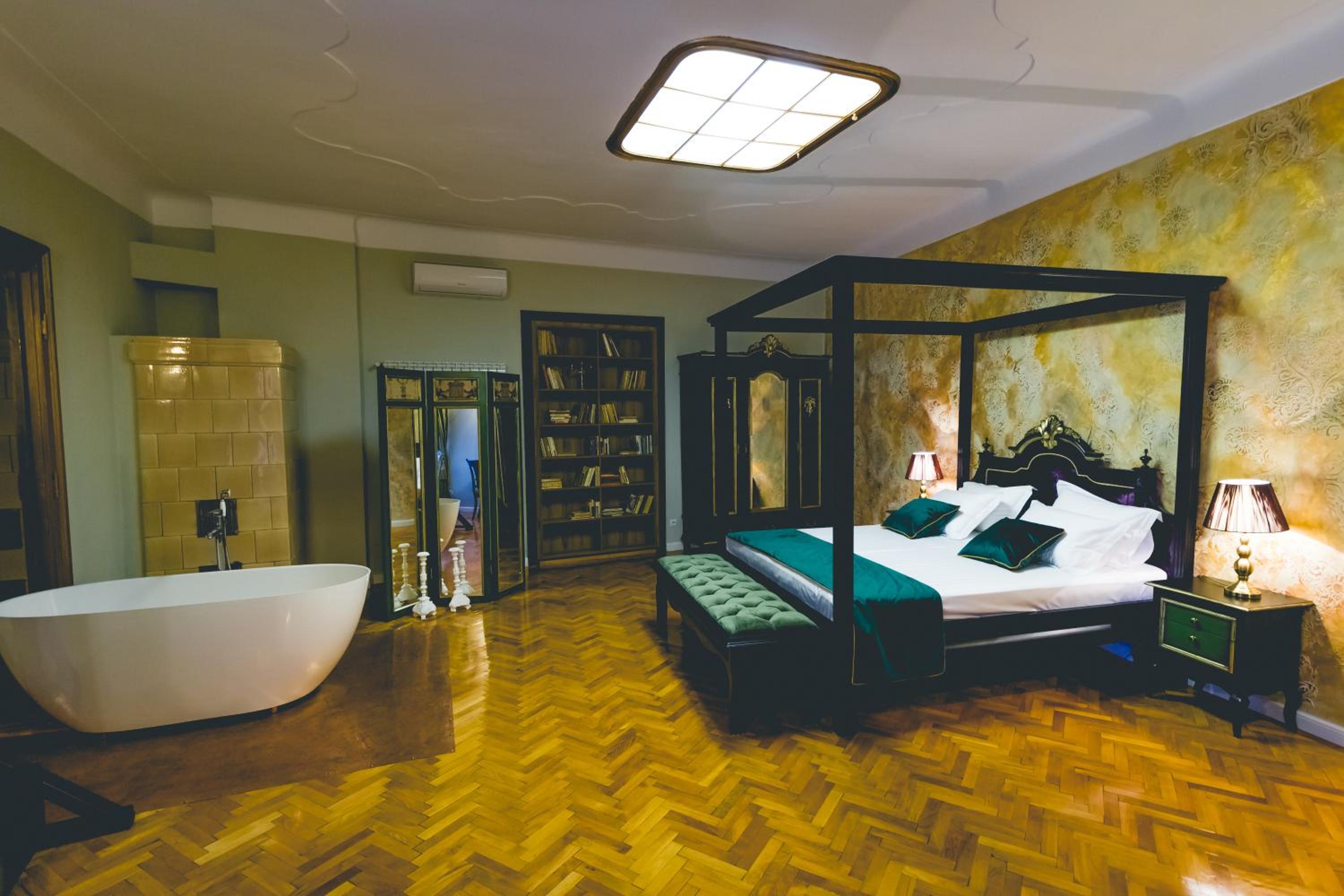 Deluxe King Room - Photo 22
