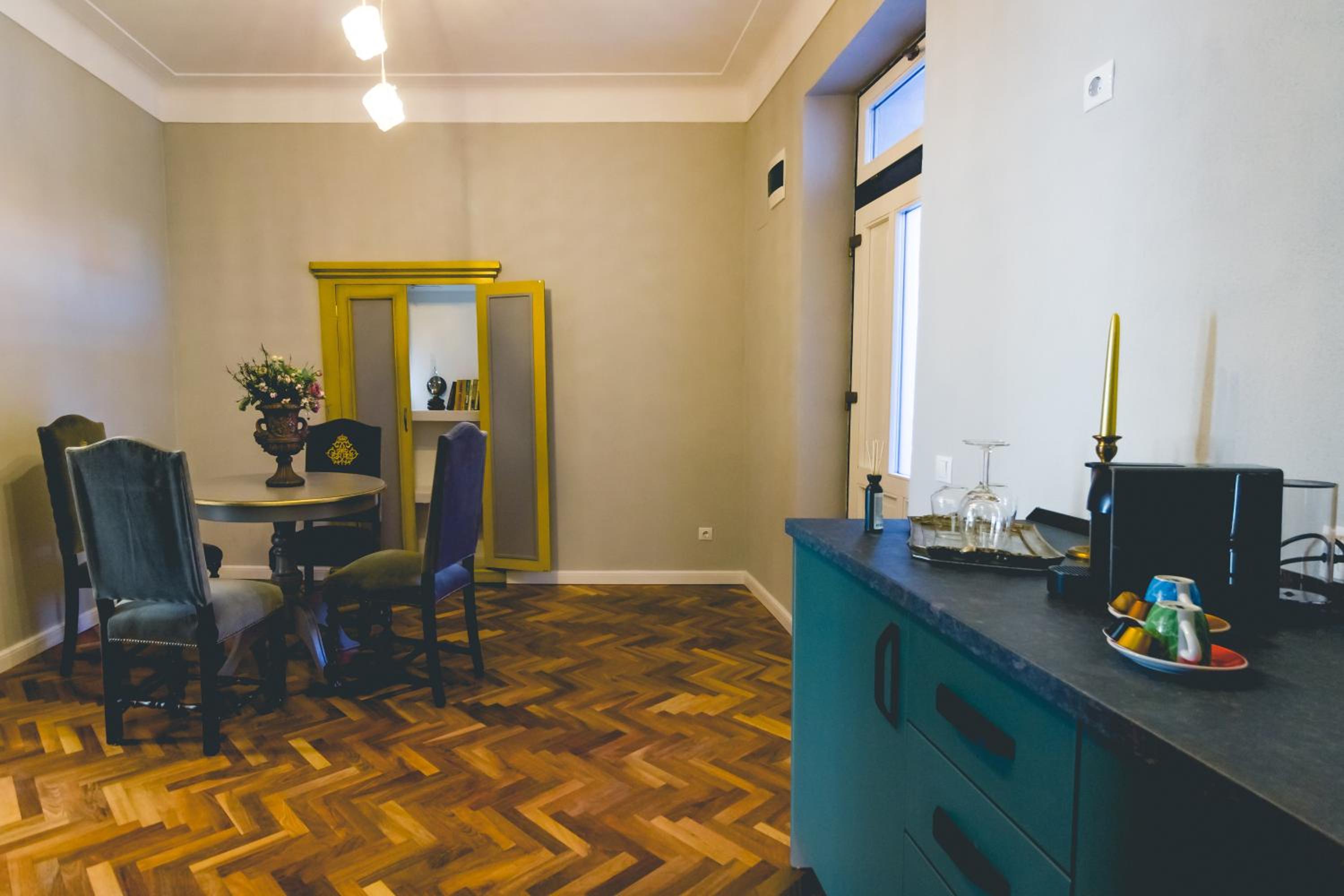 Deluxe Family Suite - Photo 10