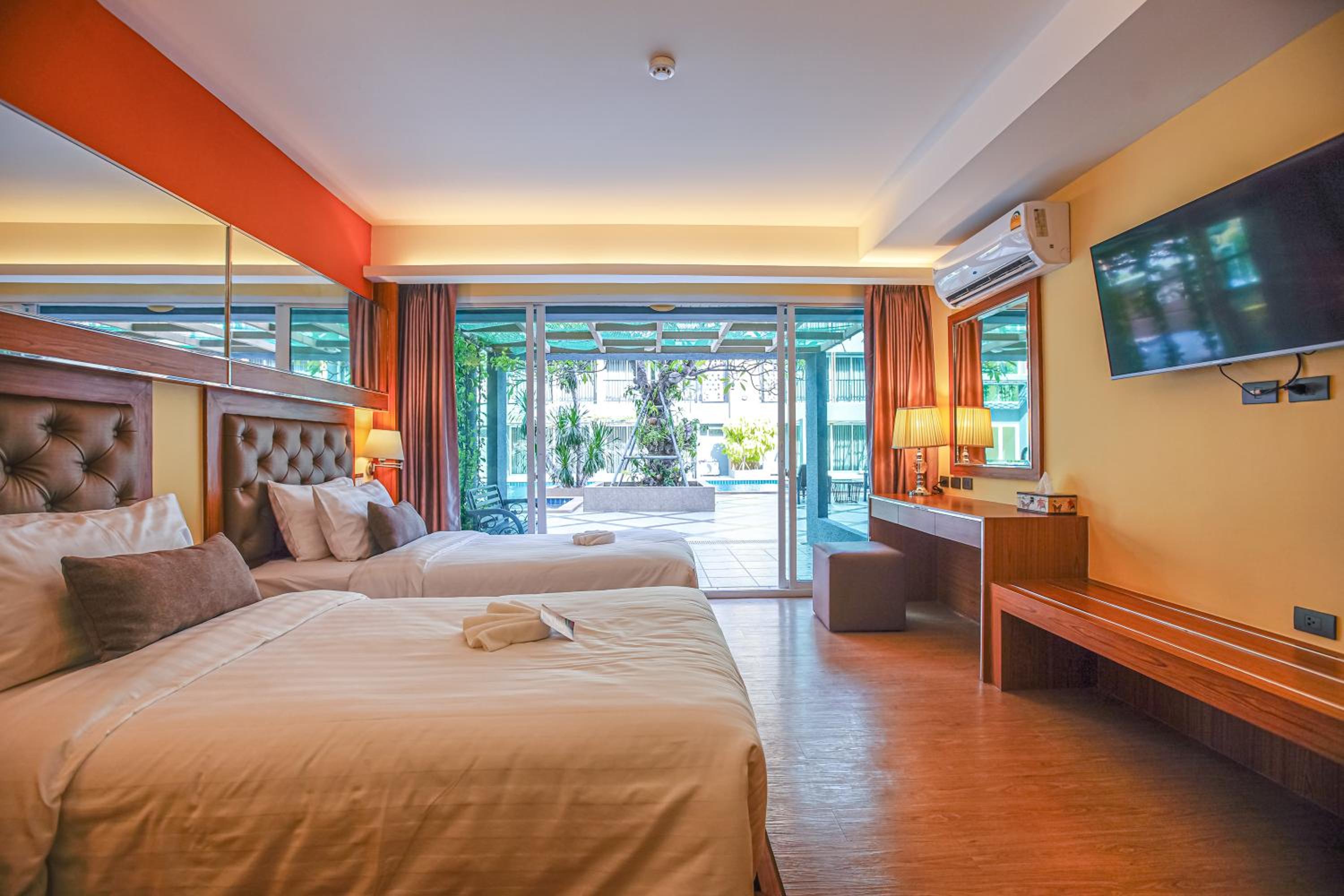 Double or Twin Room with Swimming Pool Access - Photo 10