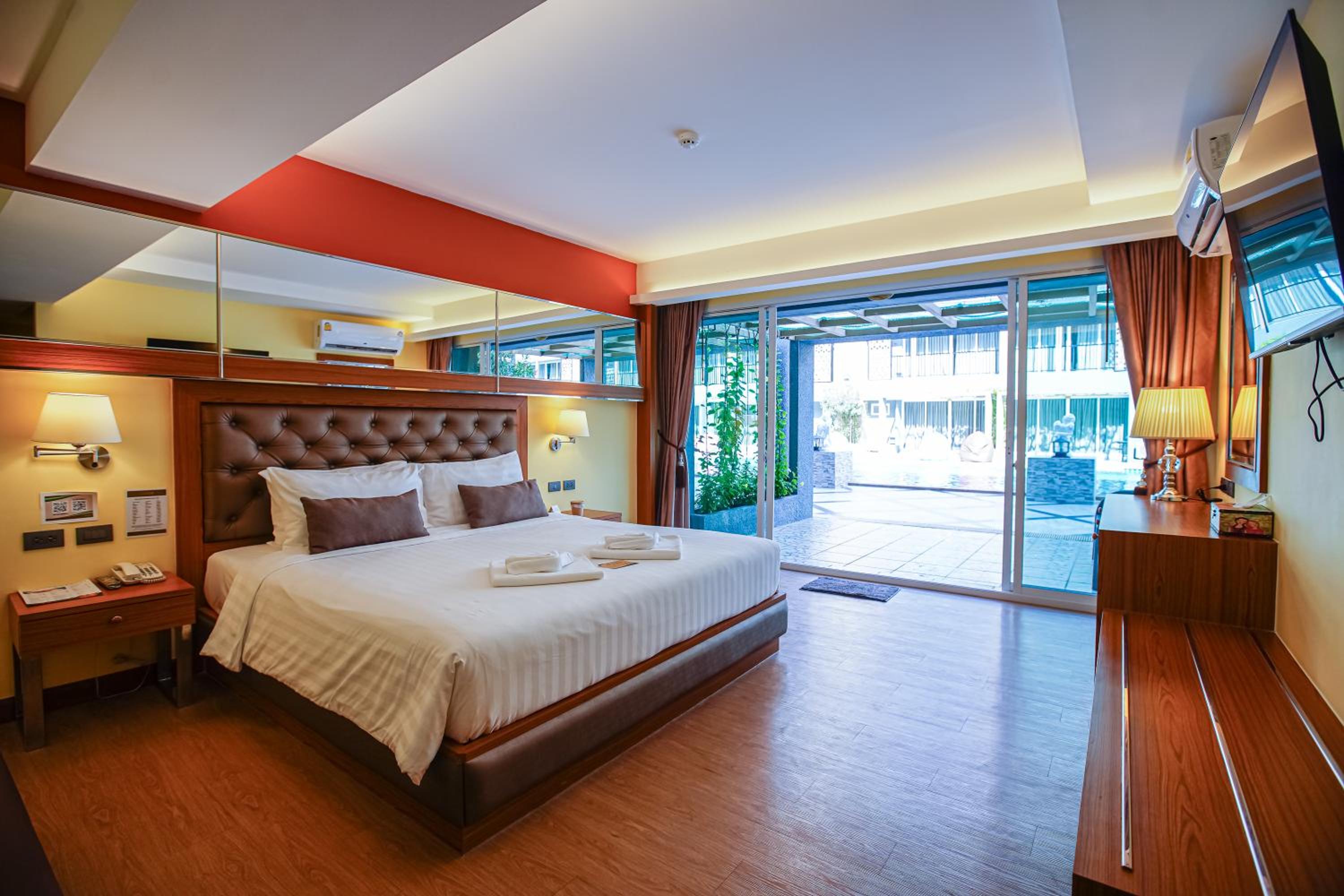 Double or Twin Room with Swimming Pool Access - Photo 19