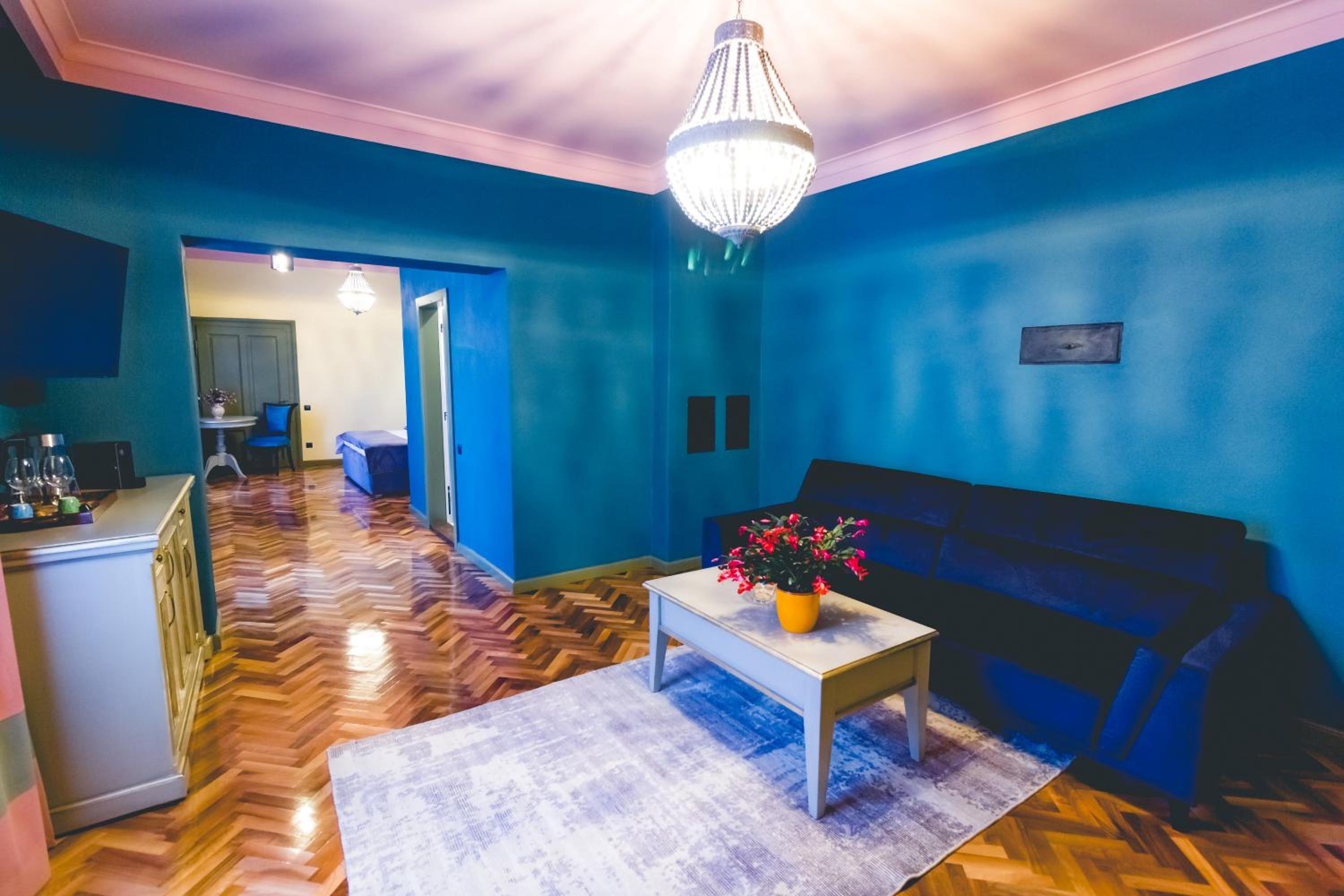Deluxe Family Suite - Photo 32