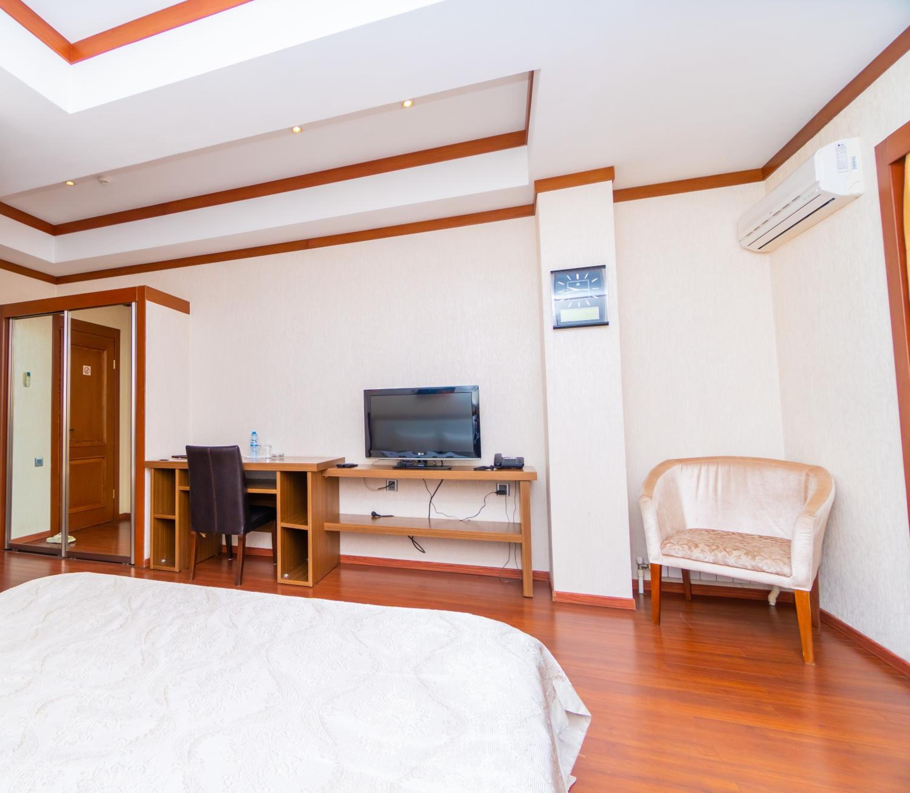 Double Room with Private Bathroom photo 2