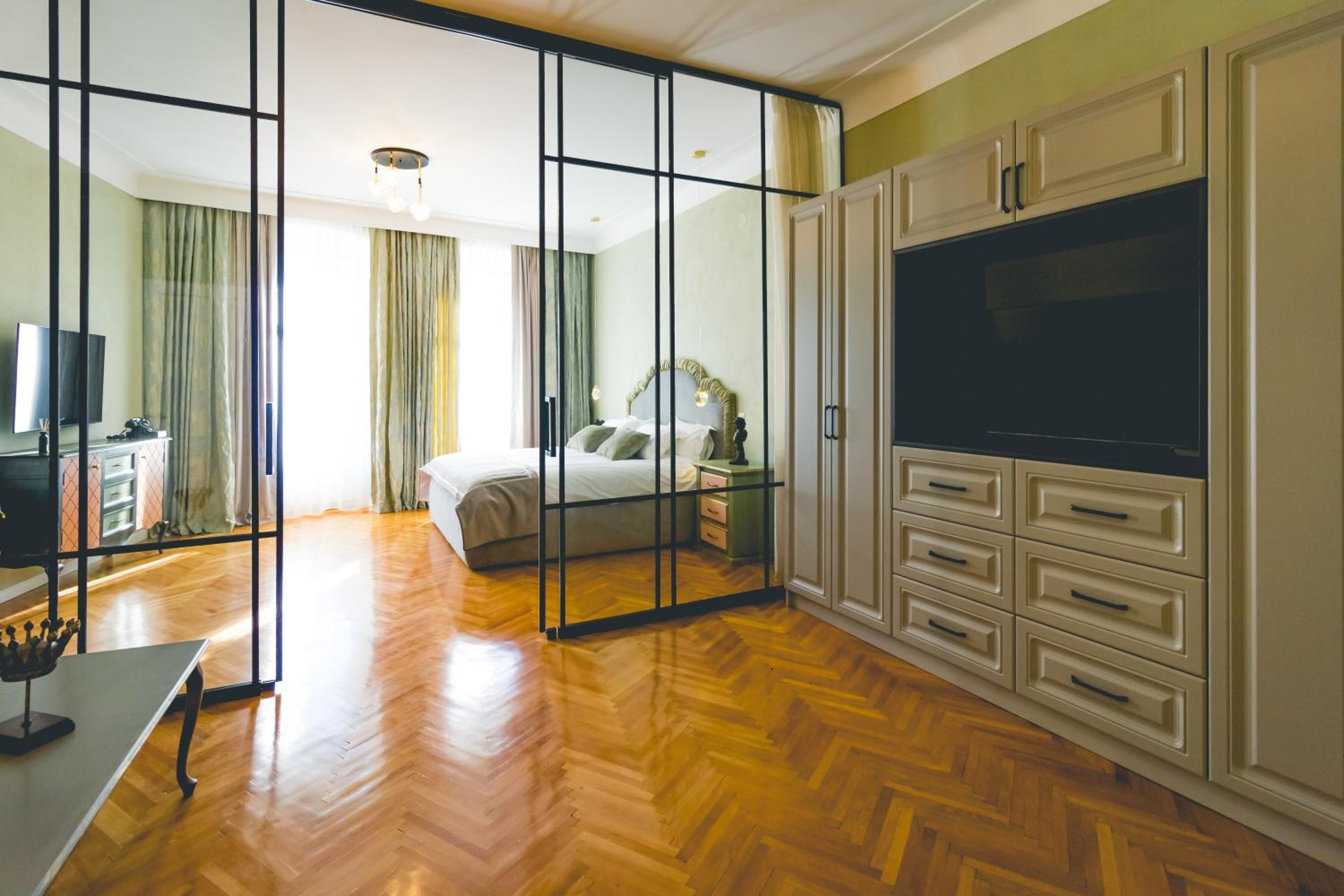 Deluxe Family Suite - Photo 61