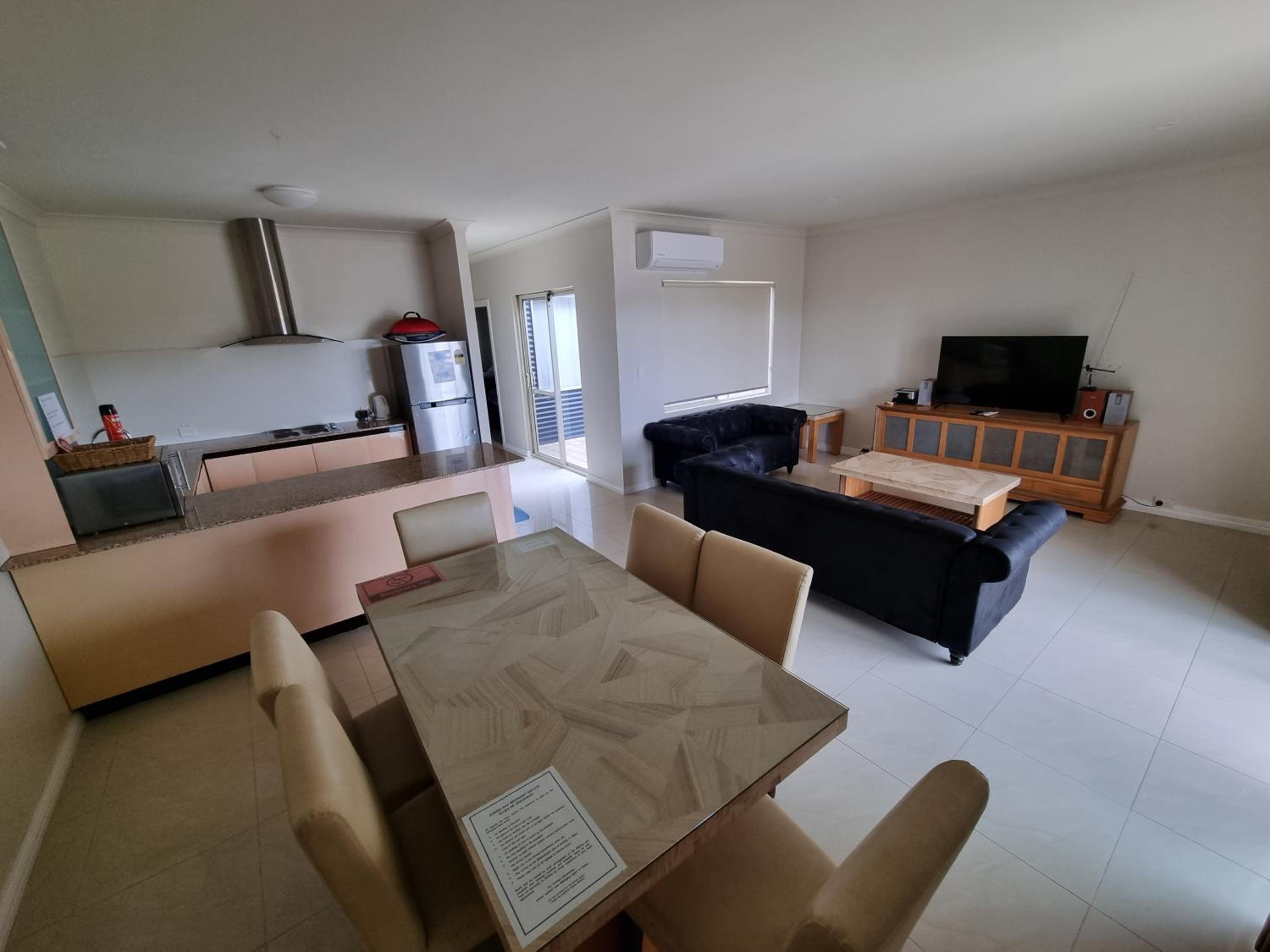 Three-Bedroom Apartment photo 3