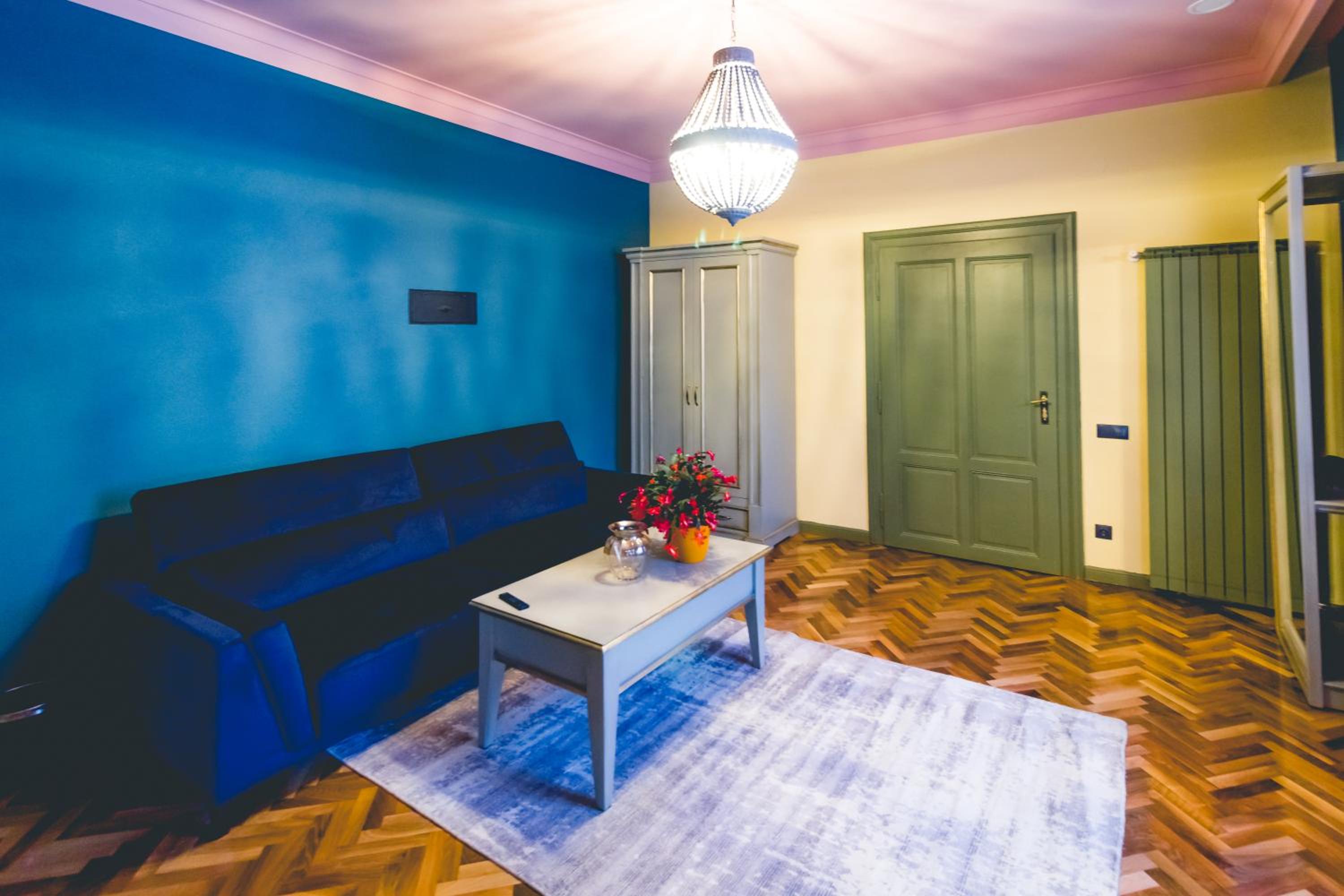 Deluxe Family Suite - Photo 33