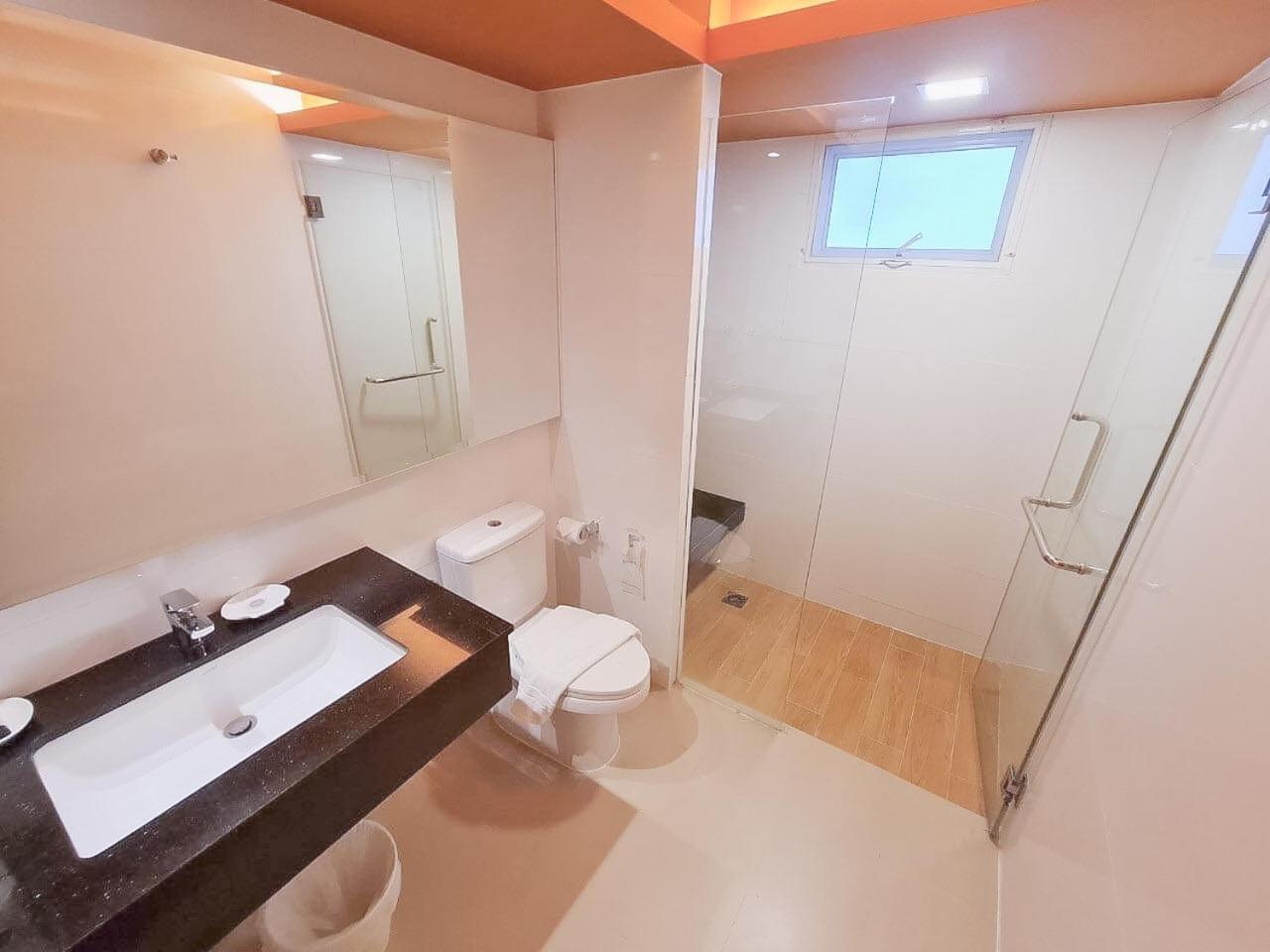 Deluxe Double or Twin Room with Pool View - Photo 3