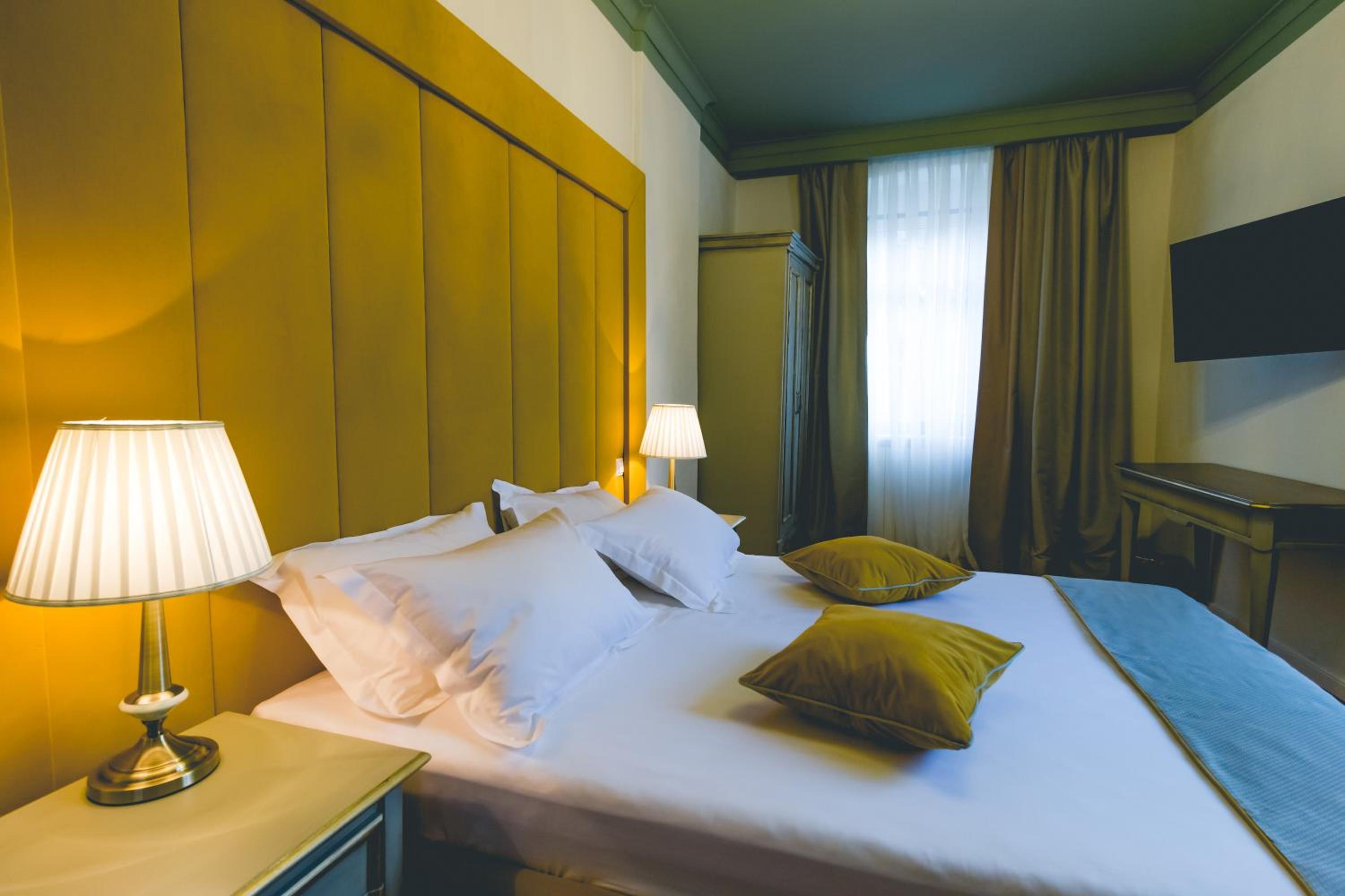 Deluxe Double Room - Photo 36