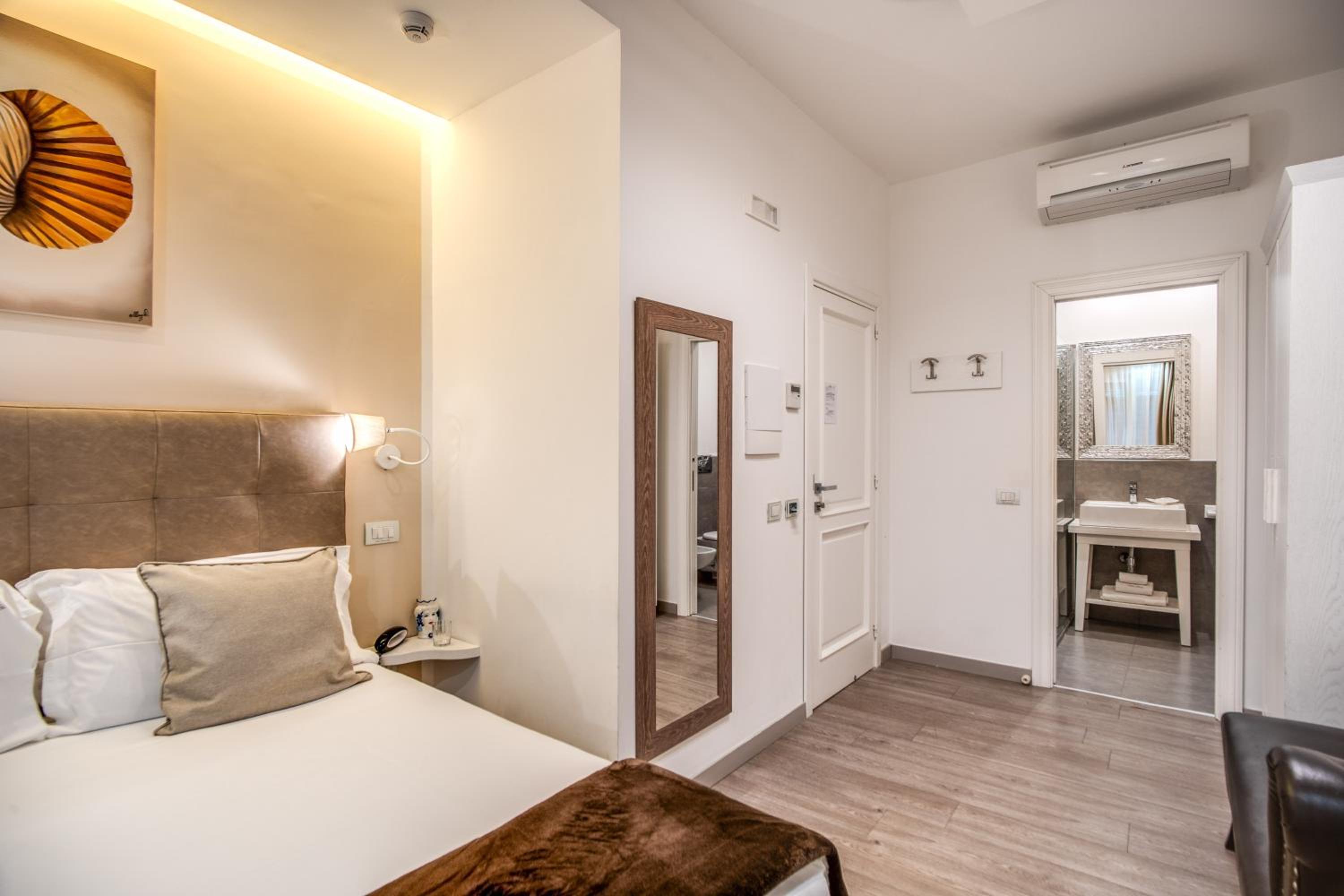 Classic Double Room - Photo 4
