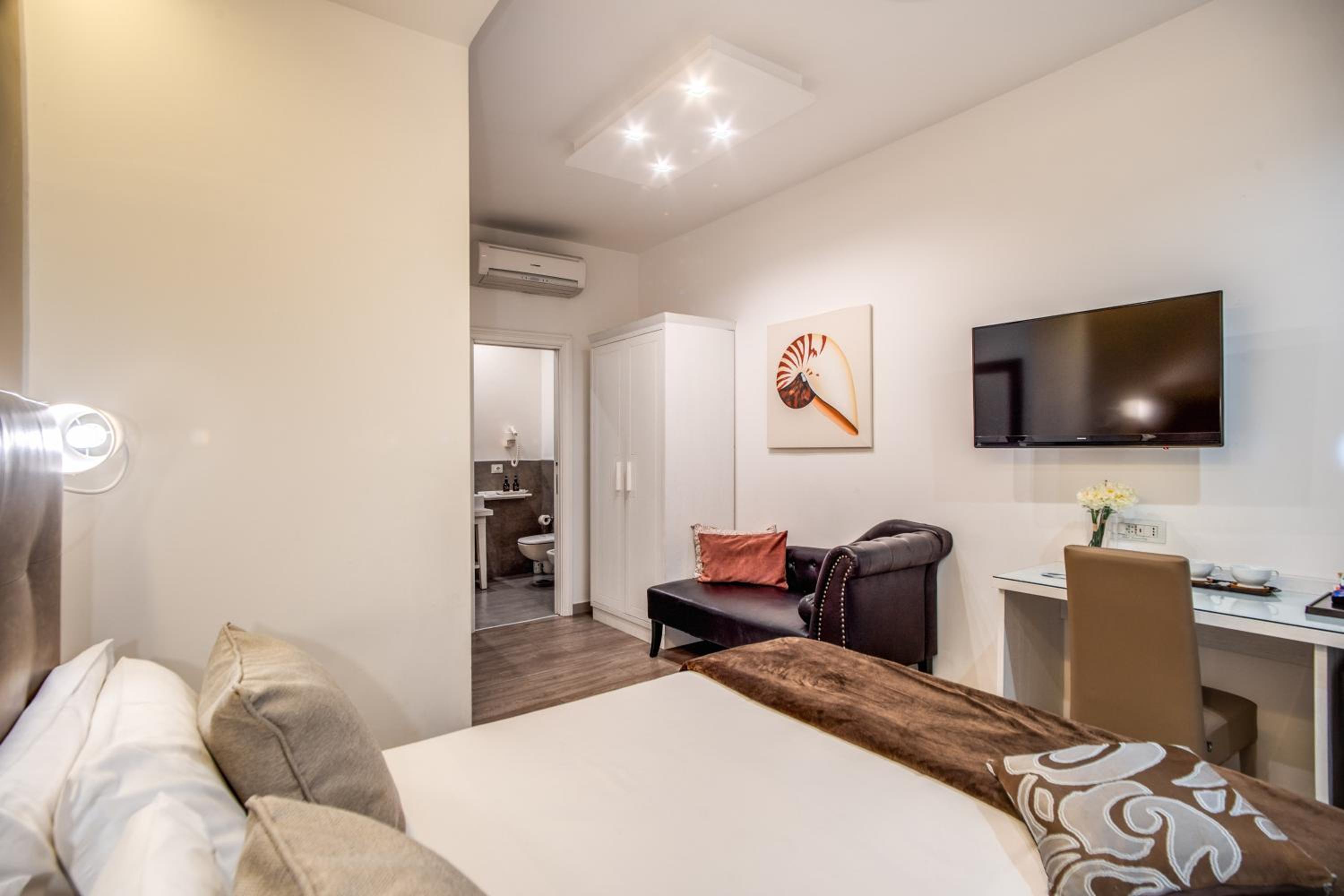 Classic Double Room - Photo 7