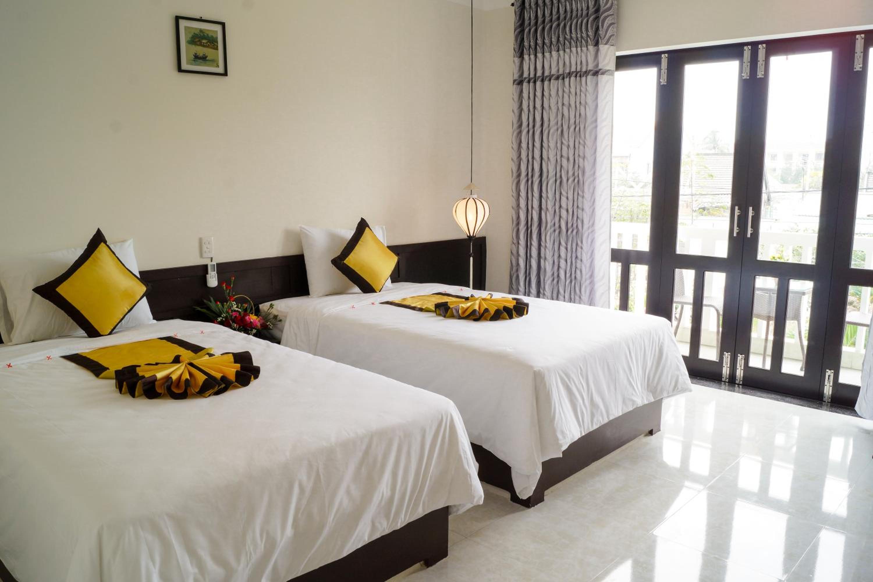 Deluxe Twin Room with Pool View photo 2