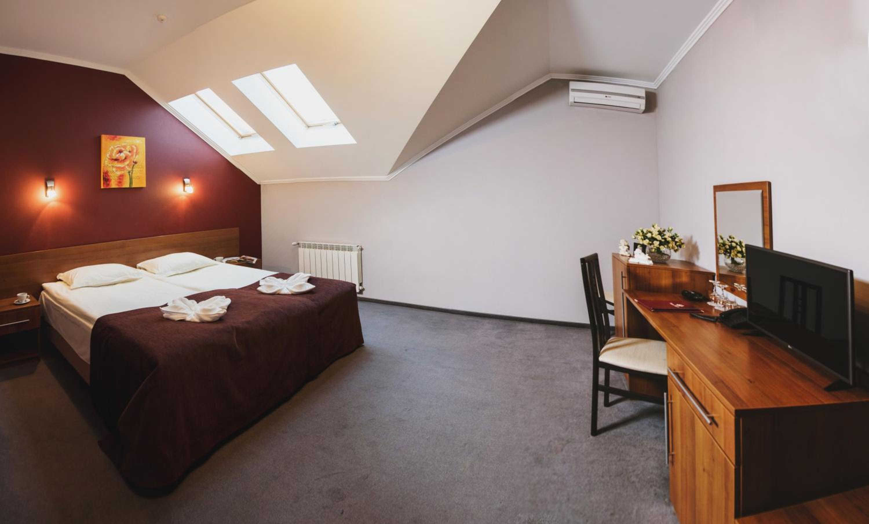 Double or Twin Room - Attic photo 3