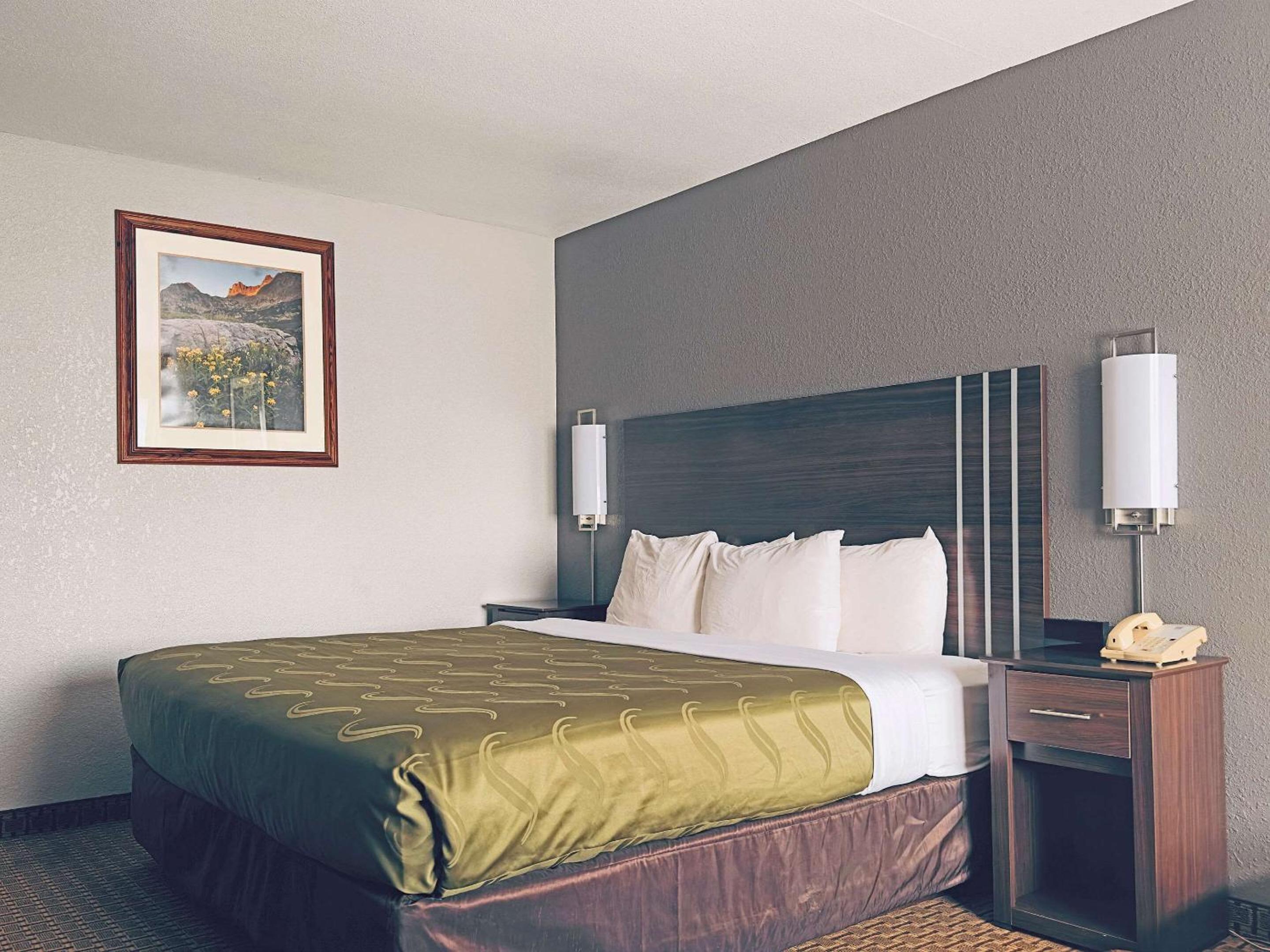 Standard King Room photo 1