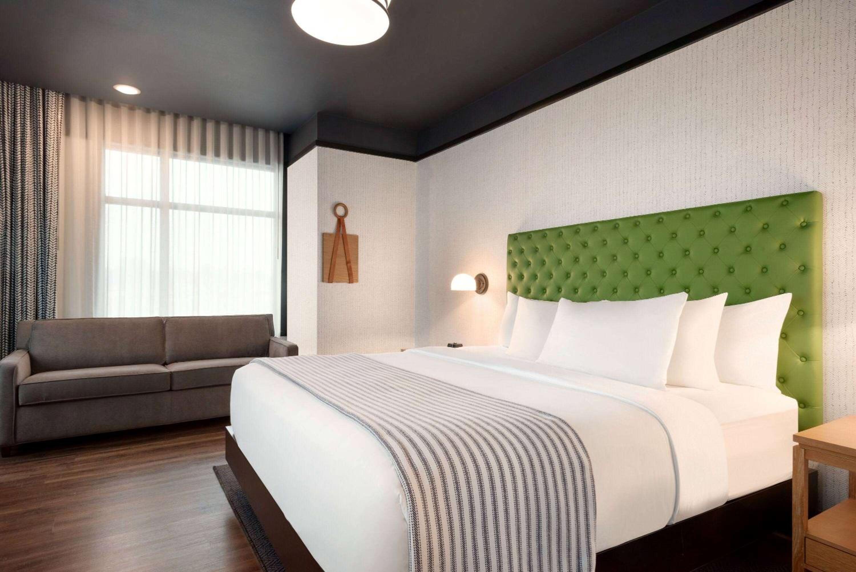 Corner King Room with Sofa Bed - Photo 1