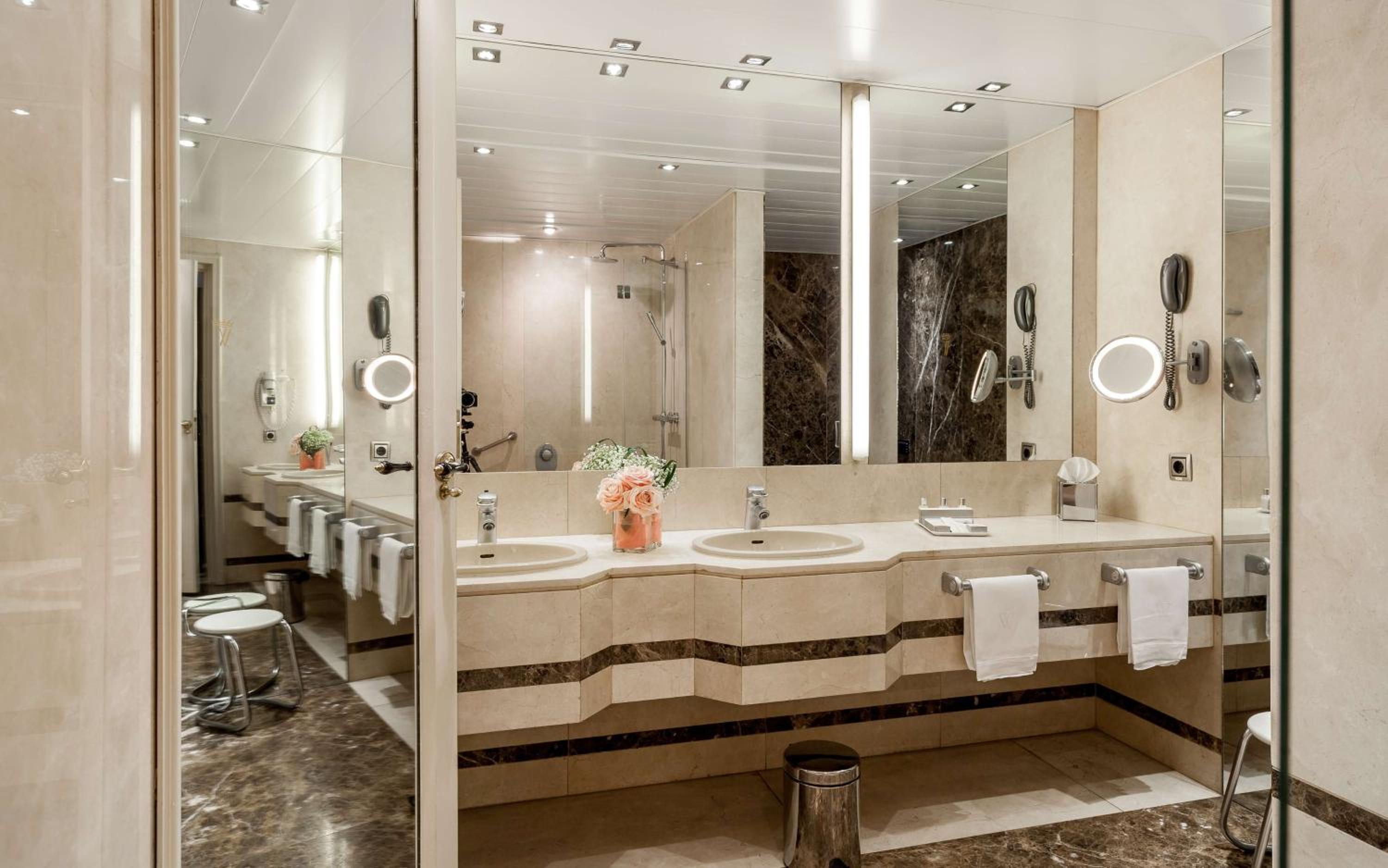 Superior Double or Twin Room  - The Wellington Club - Photo 10